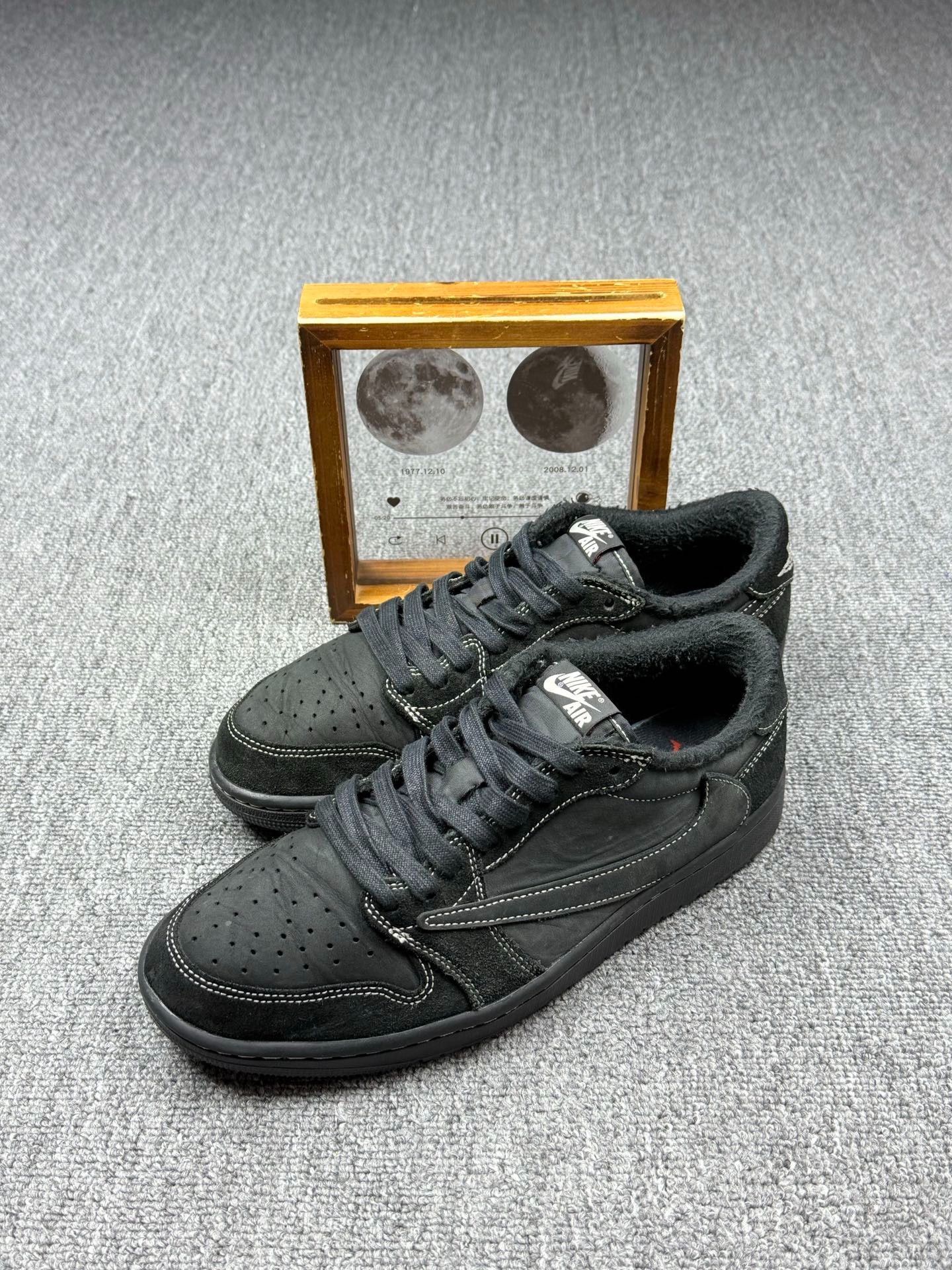 Nike Nike AJ1 Black Lowtop Sneakers 10 Men Size US 10 / EU 43 - 1 Thumbnail