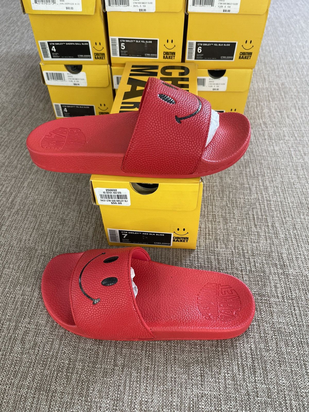 Market Chinatown Market Smiley Red Black Slides Size US 7 / EU 40 - 9 Thumbnail