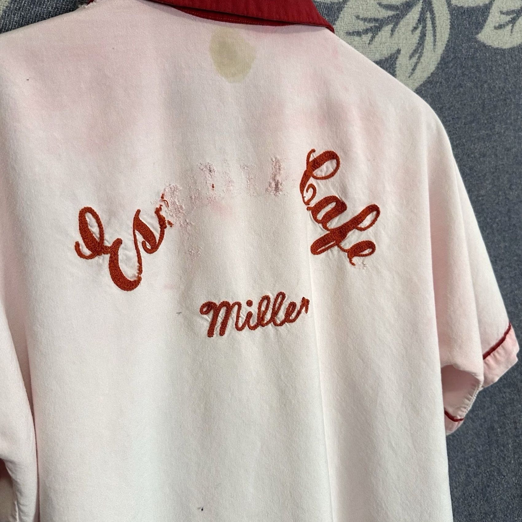 Vintage VINTAGE Swingster Shirt XL White 50/60s Distressed Miller Button-Front Short Sleeve Cotton Blend Rockabilly Chest 23" Length 29" Mens Size US L / EU 52-54 / 3 - 2 Thumbnail