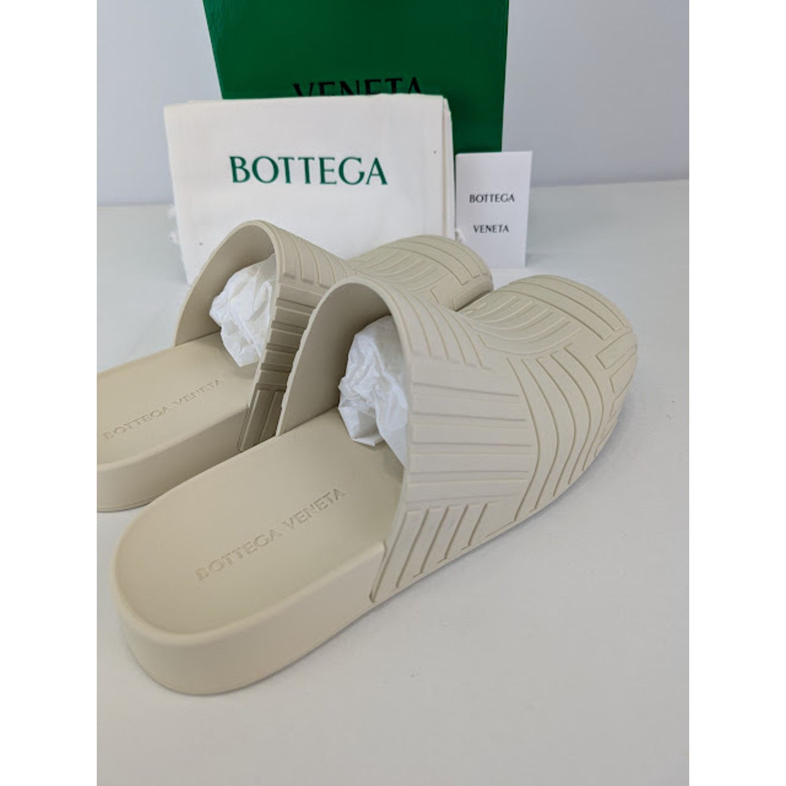 Bottega Veneta o1rshd1 Rubber Carpet Slider Sandal in Sea Salt Size US 12 / EU 45 - 9 Thumbnail