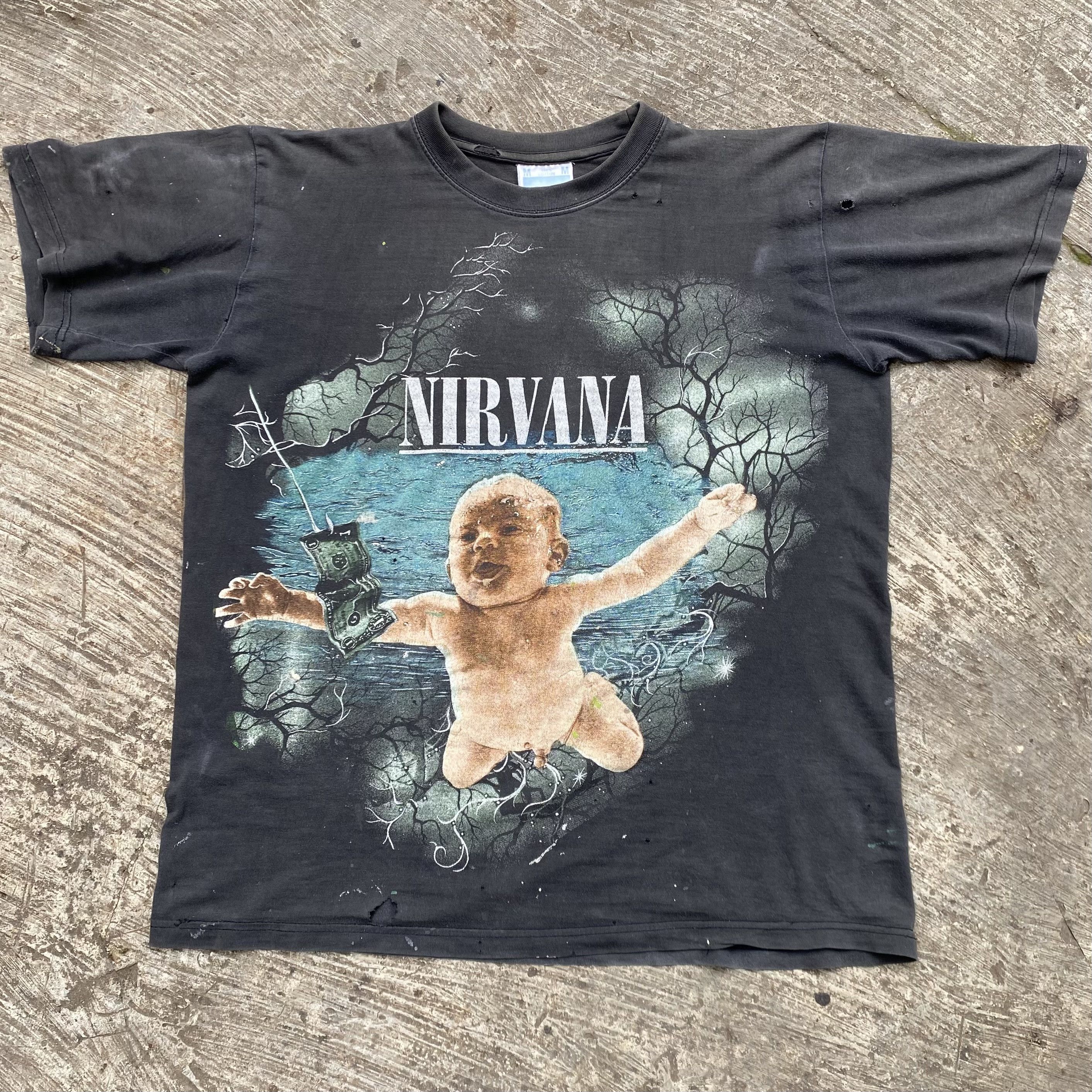 Nirvana Vintage 90s Nirvana Nevermind Thrashed Distressed Rock Tee Size US M / EU 48-50 / 2 - 14 Thumbnail