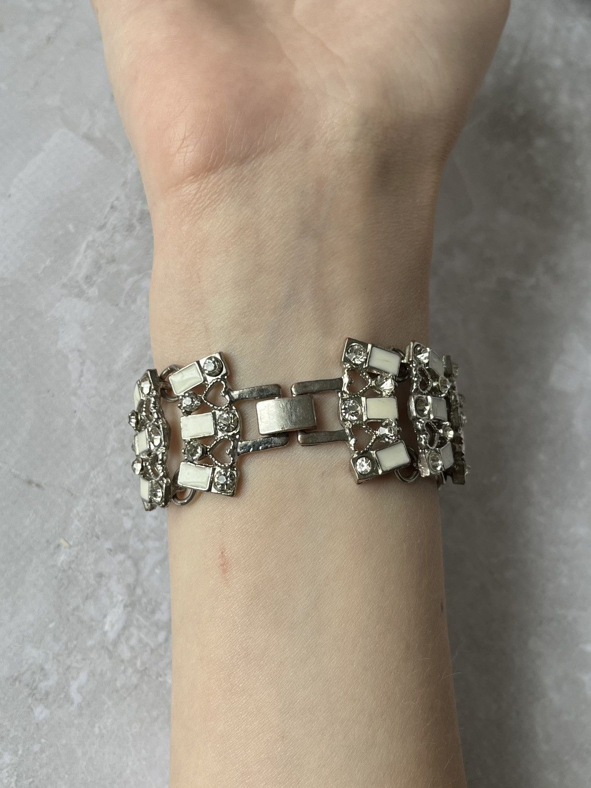Jewelry × Vintage Elegant Women’s Watch with Swarovski Crystals Bracelet Size ONE SIZE - 12 Thumbnail