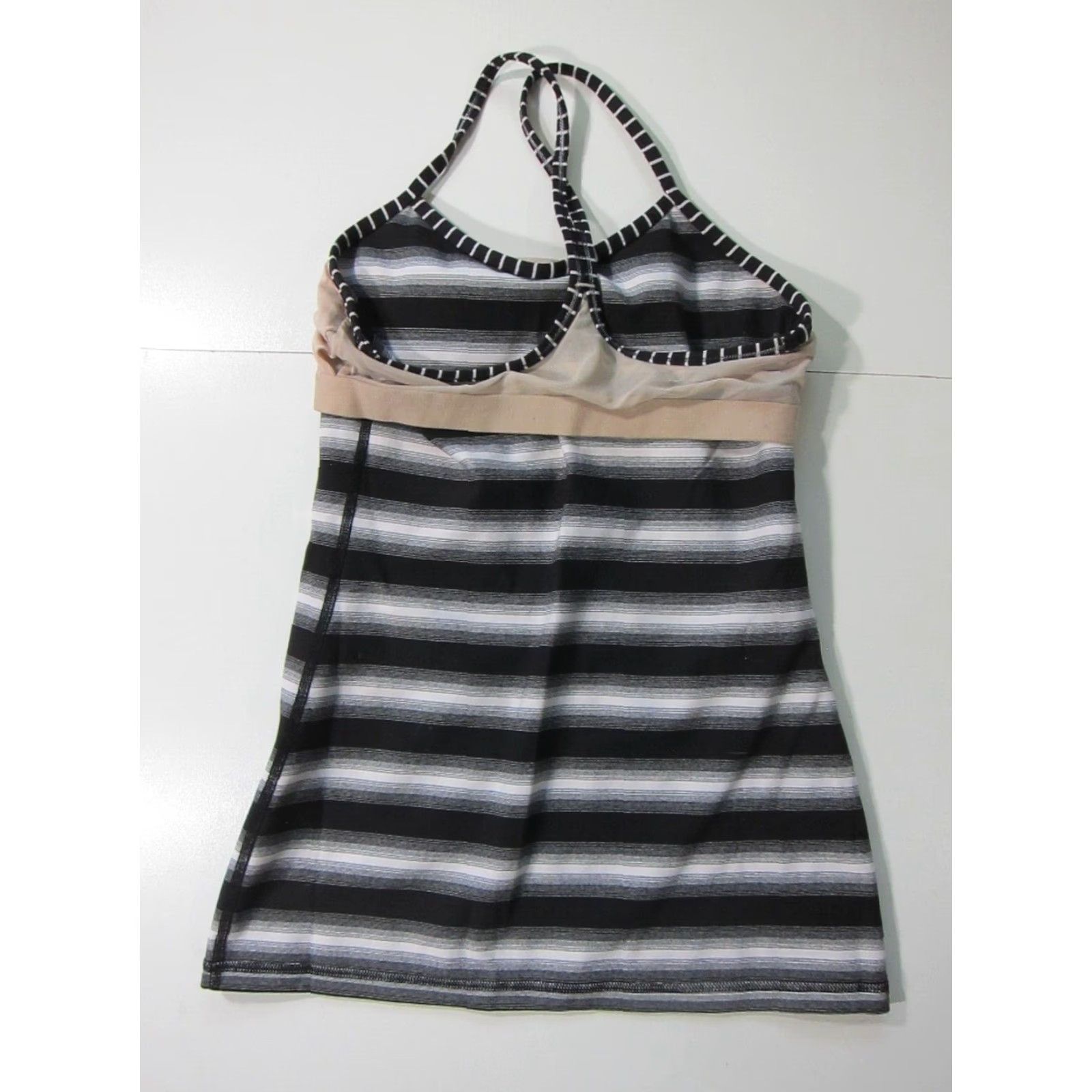 Lululemon VINTAGE Lululemon Black White Stretch Racerback Yoga Run Built In Bra Tank Top Women S Size S / US 4 / IT 40 - 7 Thumbnail