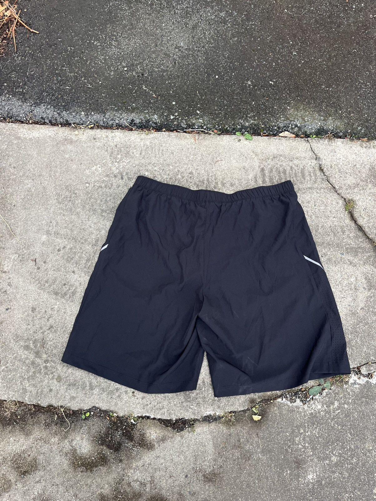 Asics XL Athletic Shorts Size US 41 - 2 Thumbnail