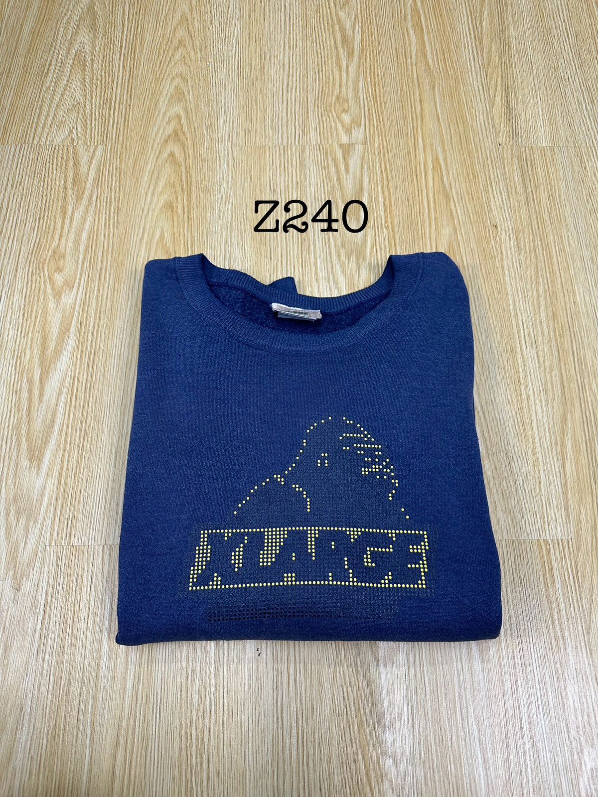 X-LARGE Vintage X Large Sweatshirt Distressed Z240 Size US L / EU 52-54 / 3 - 15 Thumbnail