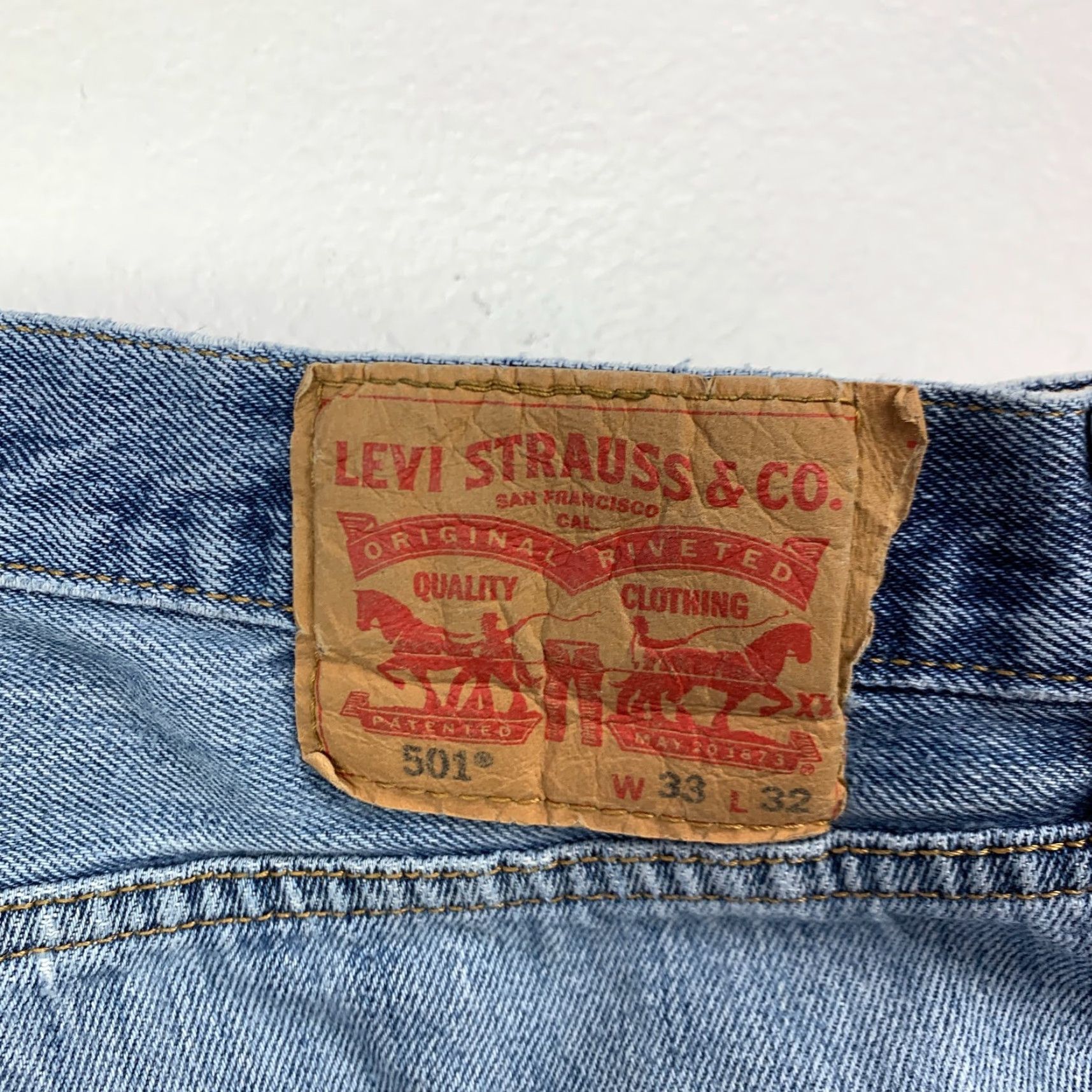 Levi's Levi's 501 Jeans Regular Bootcut Mens Denim Cotton Blue Medium 33 x 32 Inseam 32 Button Fly N/A Size US 33 - 7 Thumbnail