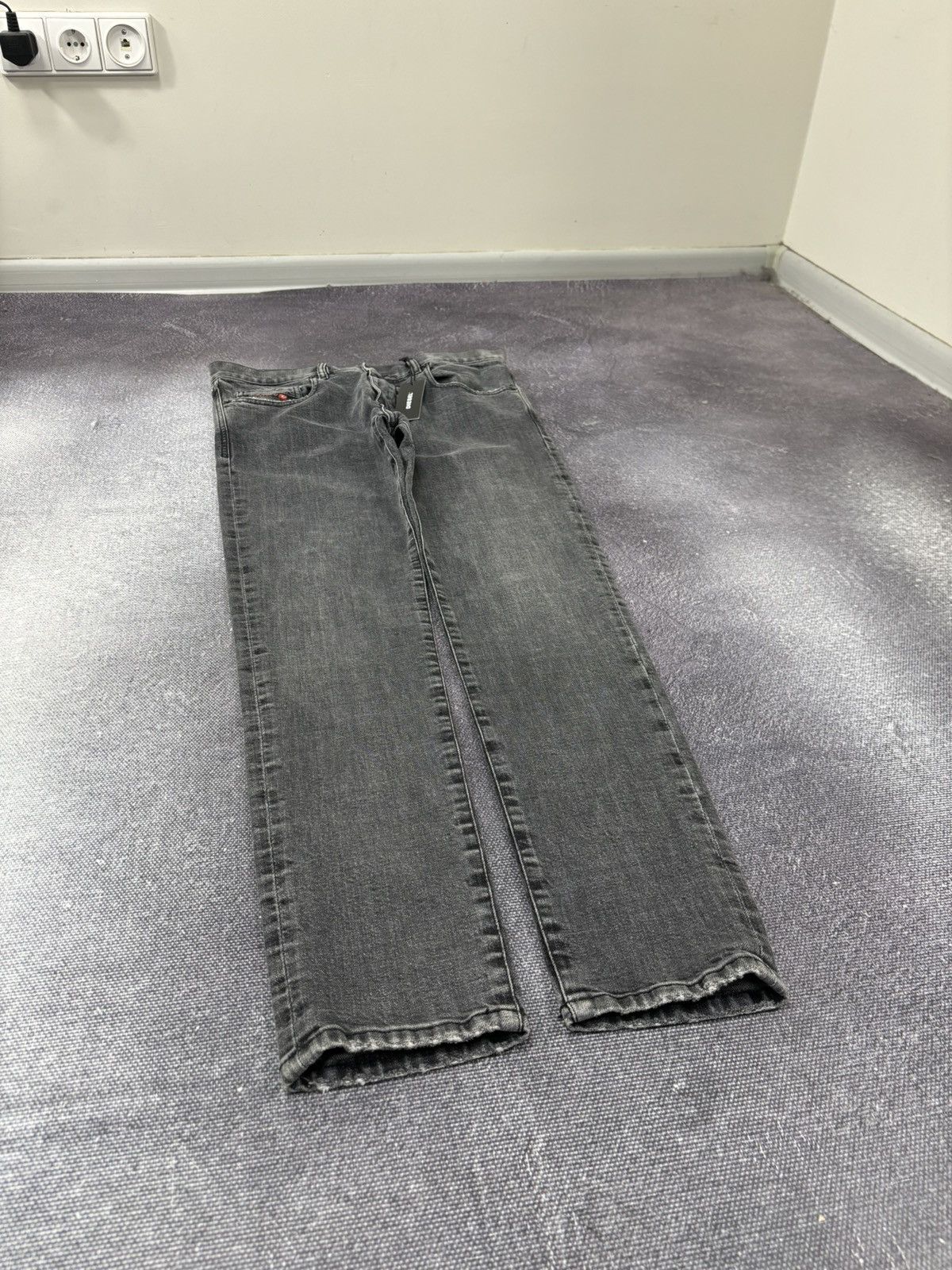 Diesel Diesel Prototype NWT Men’s Gray Skinny Tapered Denim Jeans Size US 32 / EU 48 - 3 Thumbnail
