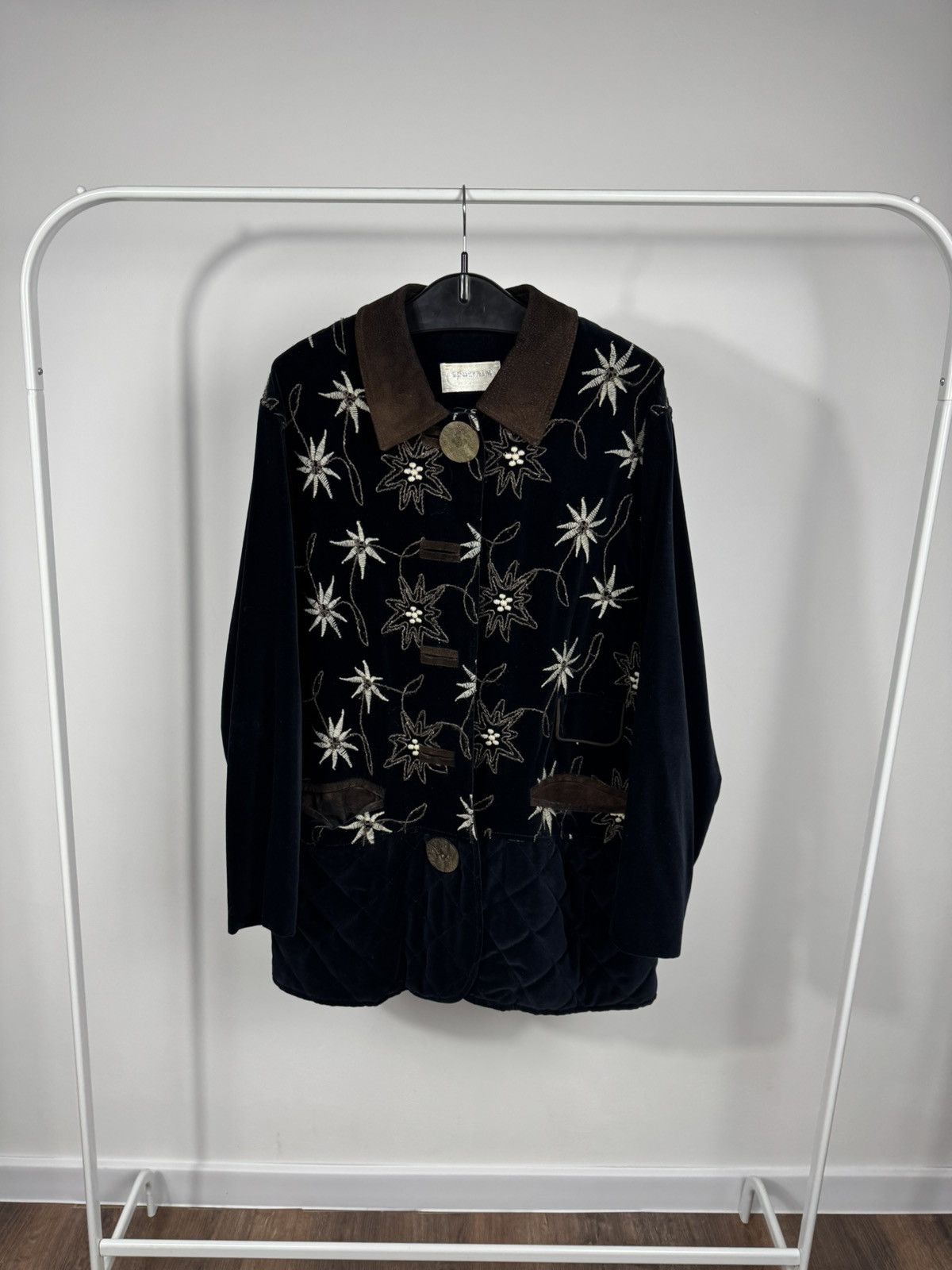 Sportalm Kitzbuhel Sportalm Vintage Embroidered Velvet Jacket Leather Collar 38 Size XL / US 12-14 / IT 48-50 - 1 Thumbnail