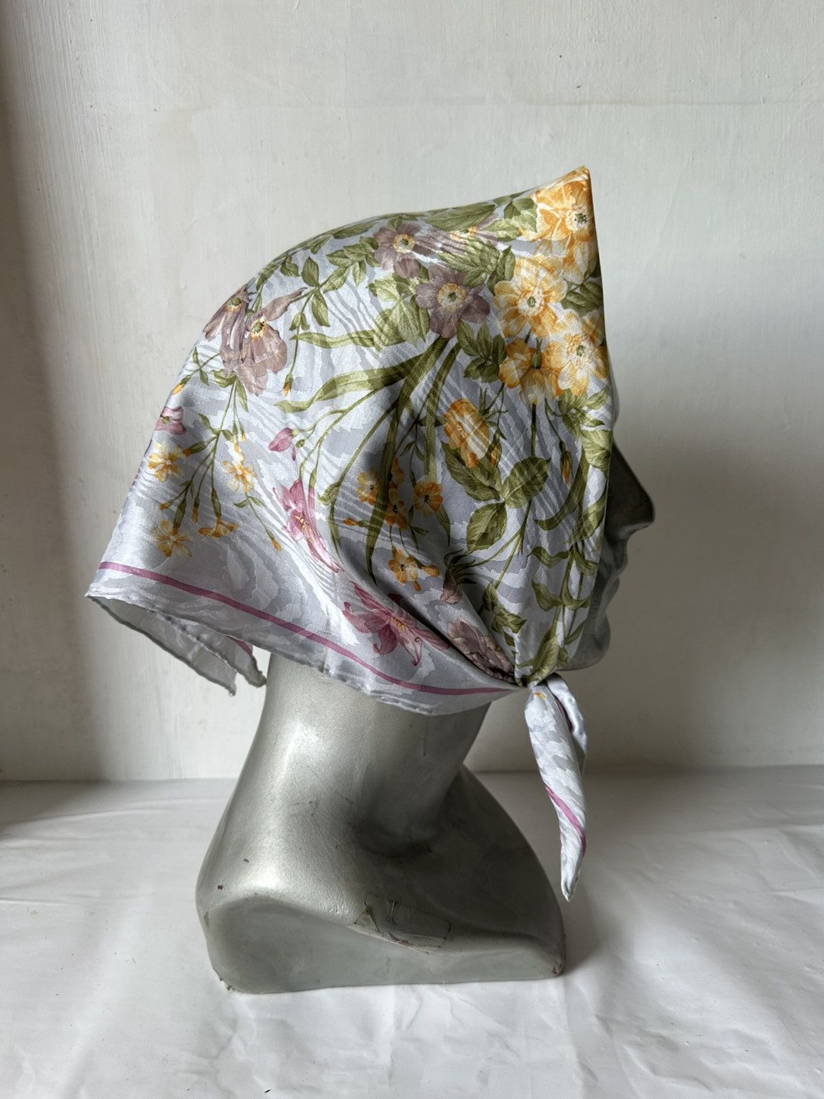 Vintage Vintage Burberry Handkerchief/ Neckerchief/ Bandana Size ONE SIZE - 9 Thumbnail