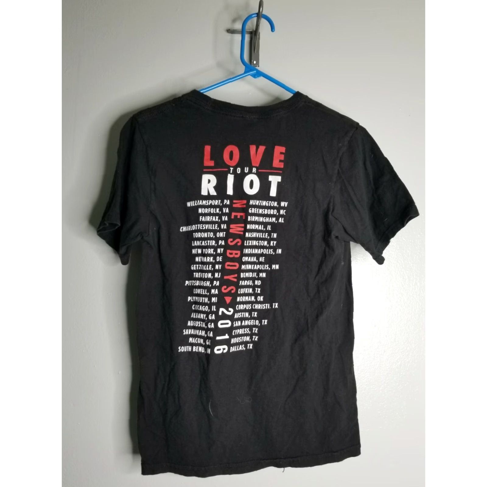 Vintage Newsboys 2017 Love Riot Tour T-Shirt Black XS Short Sleeve Graphic Print Mens Size US XS / EU 42 / 0 - 2 Thumbnail