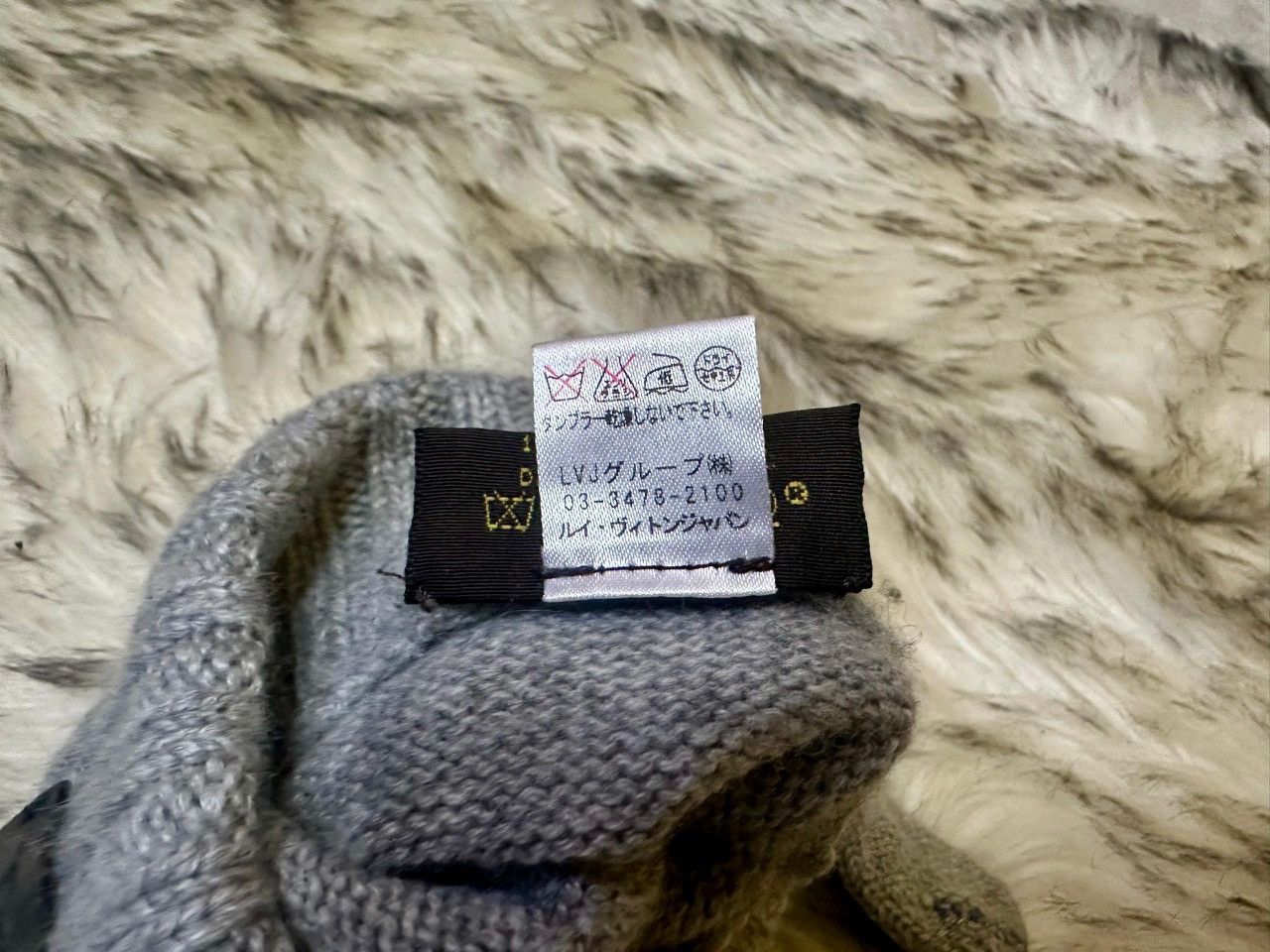 Louis Vuitton Authentic Louis Vuitton Neo Petite Damier Cashmere Glove Size ONE SIZE - 6 Thumbnail
