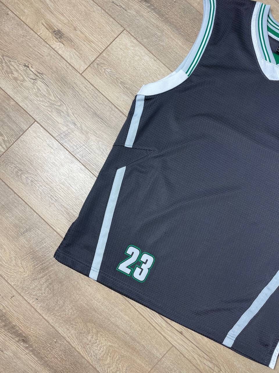 Jordan Brand × Vintage Vintage Y2K Air Jordan 23 Big Logo Singlet Jersey Tee Shirt Size US L / EU 52-54 / 3 - 3 Thumbnail
