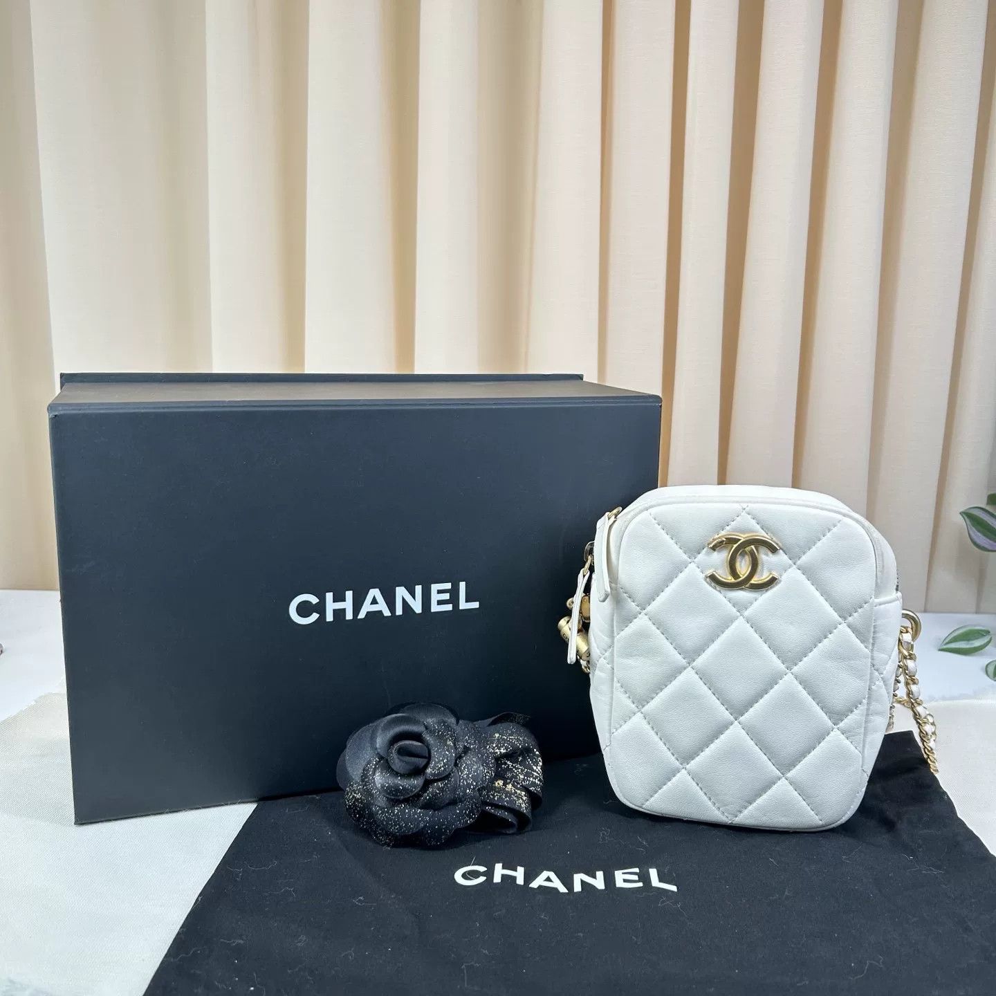 Chanel Pre-loved Bag Very good condition Size ONE SIZE - 1 Thumbnail