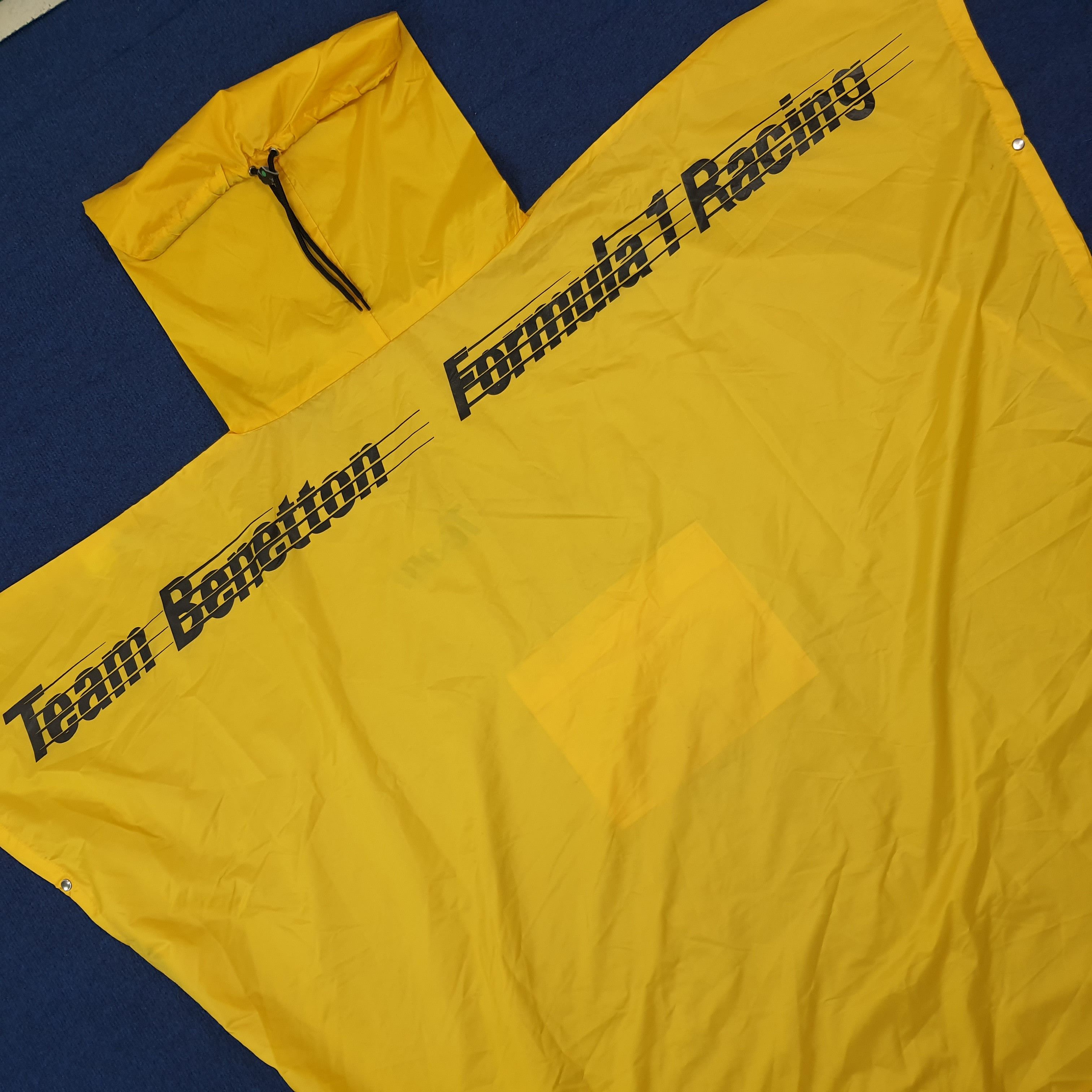 Benetton Team Benetton Formula 1 Racing Raincoat Free Size C269N15 Size US L / EU 52-54 / 3 - 2 Thumbnail