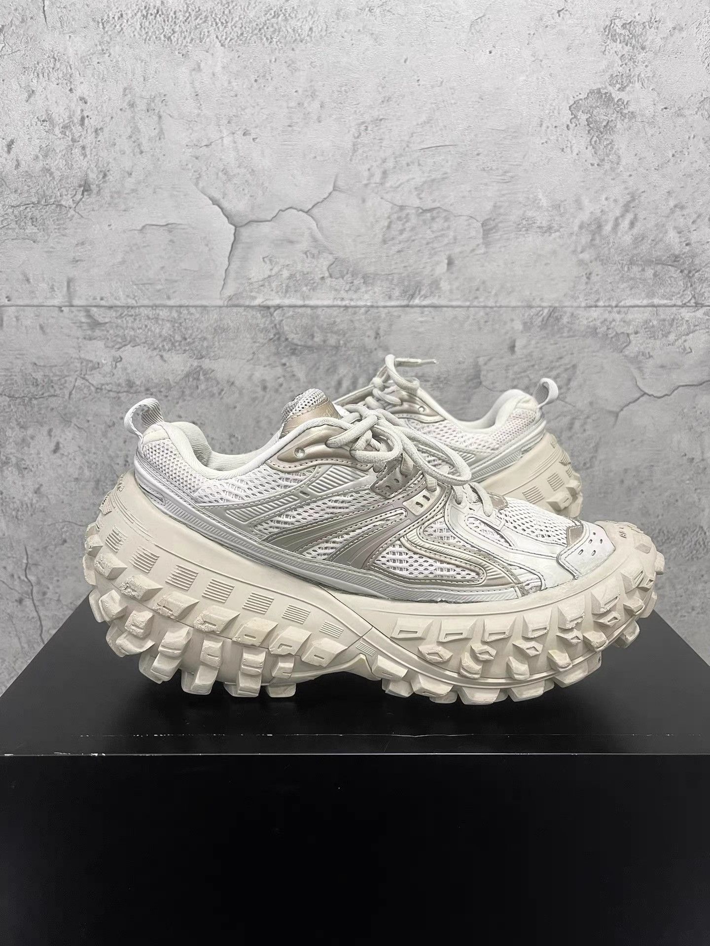 Balenciaga Balenciaga Defender Tire Sneaker K34 Size US 8 / EU 41 - 6 Thumbnail
