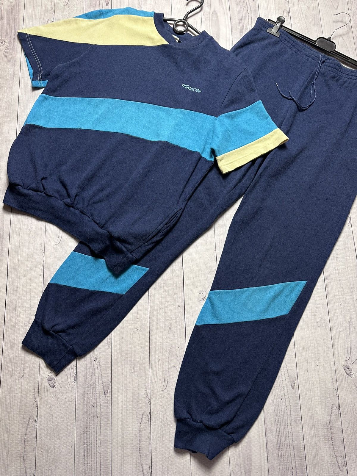 Vintage Vintage Adidas original track suit sweatpants rare size M Size US M / EU 48-50 / 2 - 2 Thumbnail
