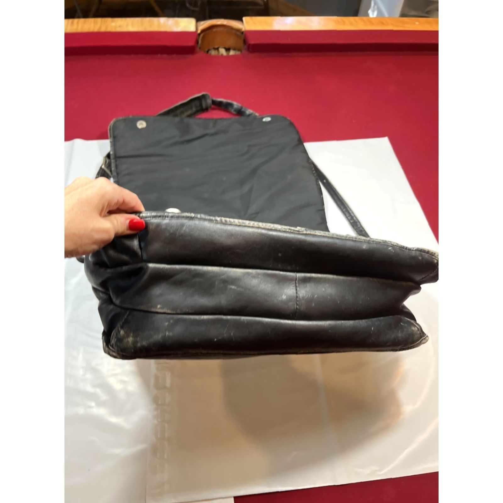 Vintage VINTAGE Wilson Leather BLACK Messenger Bag Distressed Grunge Leather Crossbody 16x11 1990s Women Men Unisex Adults Bag Movie Moto Office School Work Size ONE SIZE - 7 Thumbnail