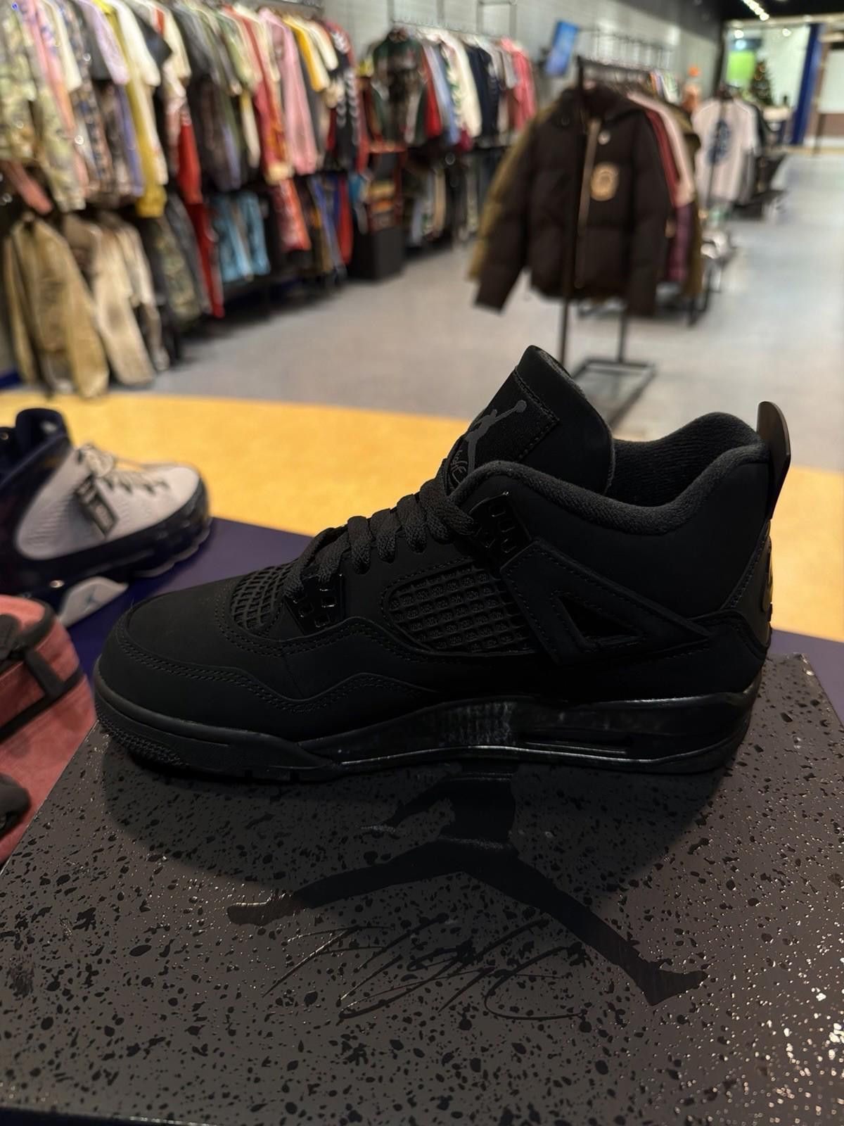 Jordan Brand Air Jordan (GS) 4 Retro "BLACK CAT" 2025 - Size 6.5Y Size US 6.5 / EU 39-40 - 7 Thumbnail