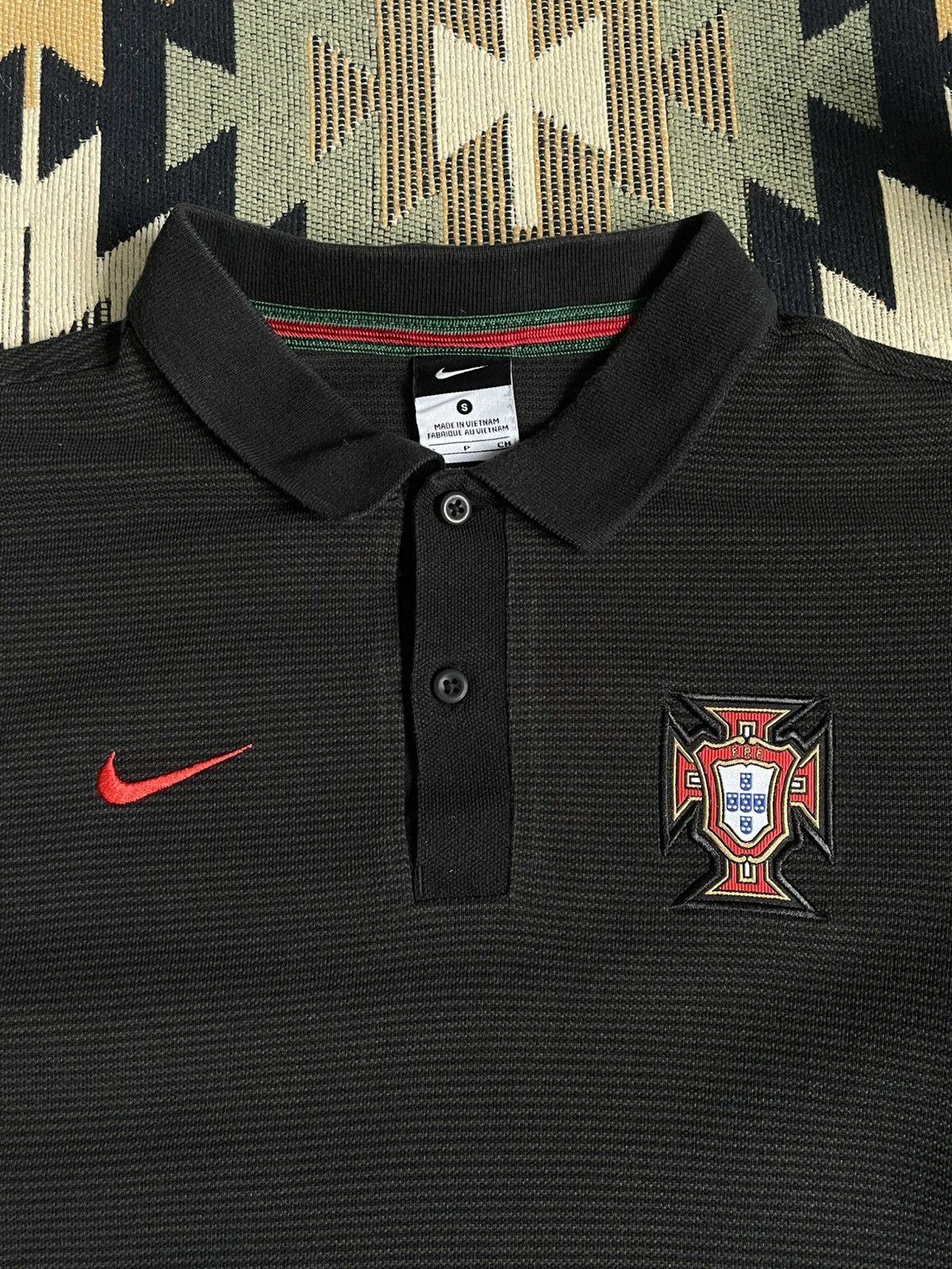Nike Vintage Nike Portugal Blockcore Soccer Jersey Polo Size US S / EU 44-46 / 1 - 5 Thumbnail