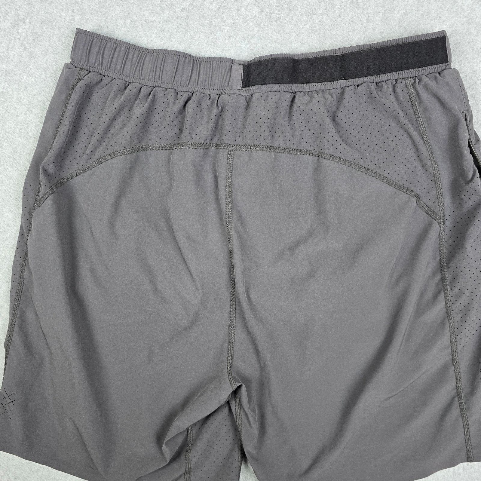 Rhone Rhone Medium Gray Athletic Shorts Lined Drawstring Pockets Size US 32 / EU 48 - 13 Thumbnail