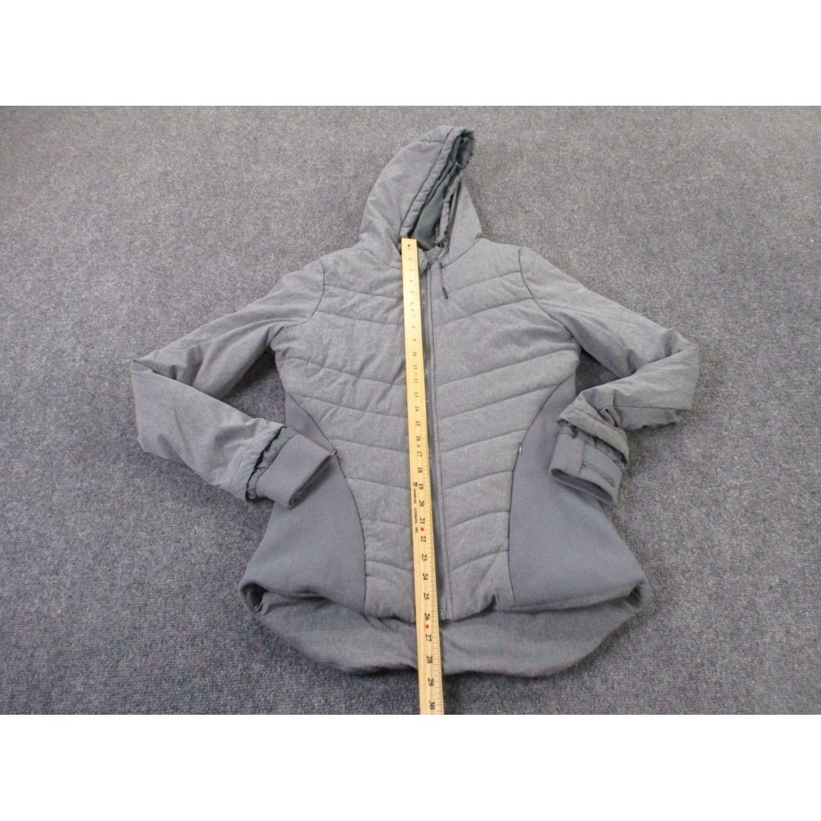 Gymshark Gymshark Jacket Womens L Puffer Stretch Running Athletic Logo Gray Size L / US 10 / IT 46 - 3 Thumbnail