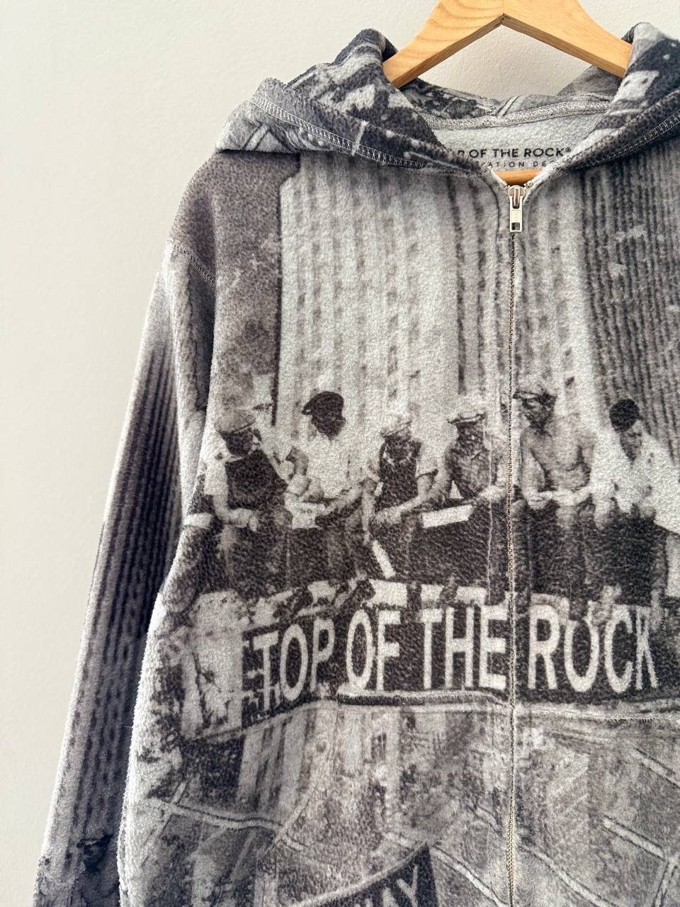 Vintage Top of Rock MEN AT WORK NYC NEW YORK Rockefeller Sweatshirt Size US S / EU 44-46 / 1 - 3 Thumbnail