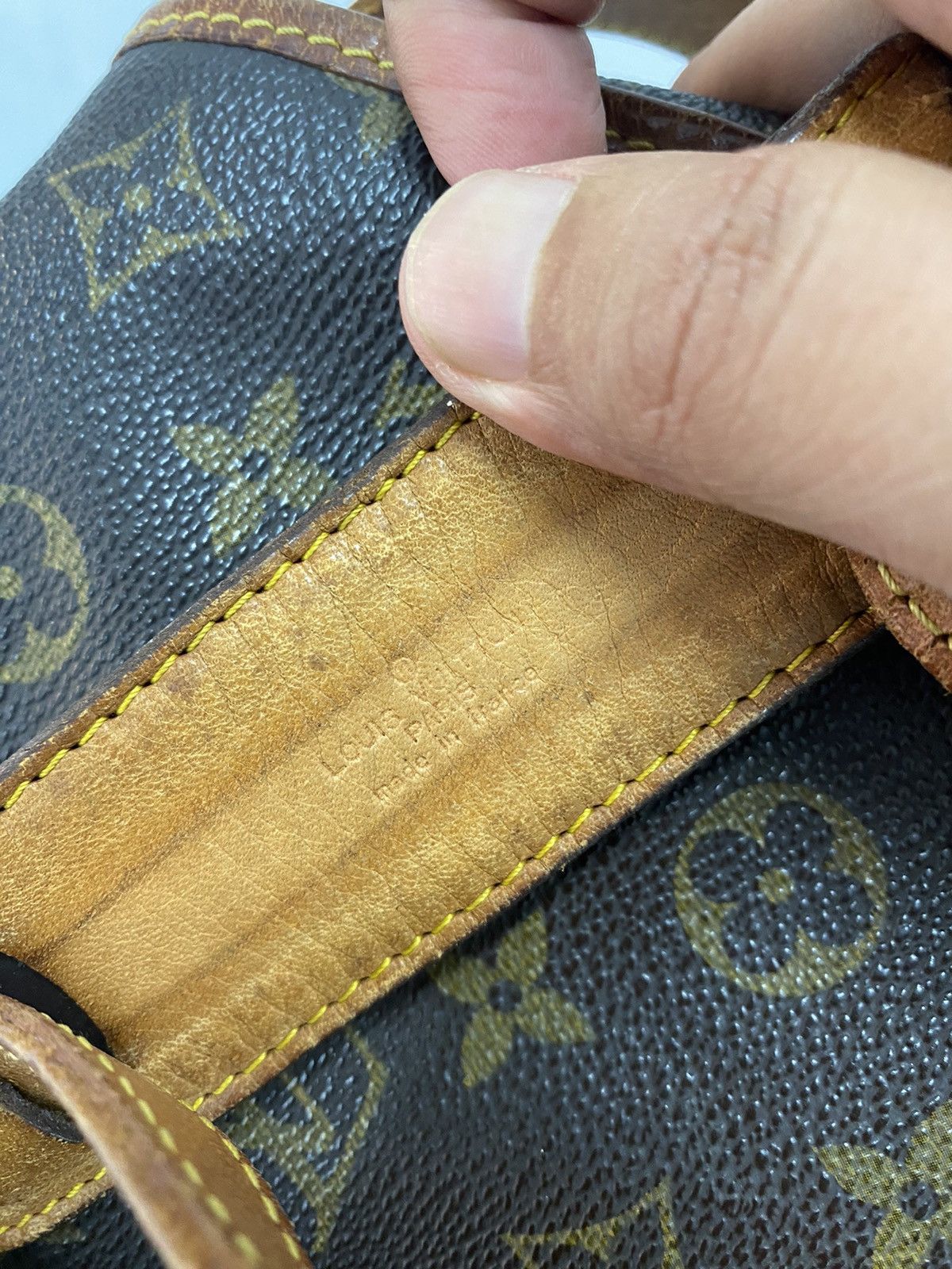 Louis Vuitton Authentic Vintage Louis Vuitton Monogram Saumur 30 Crossbody Size ONE SIZE - 10 Thumbnail