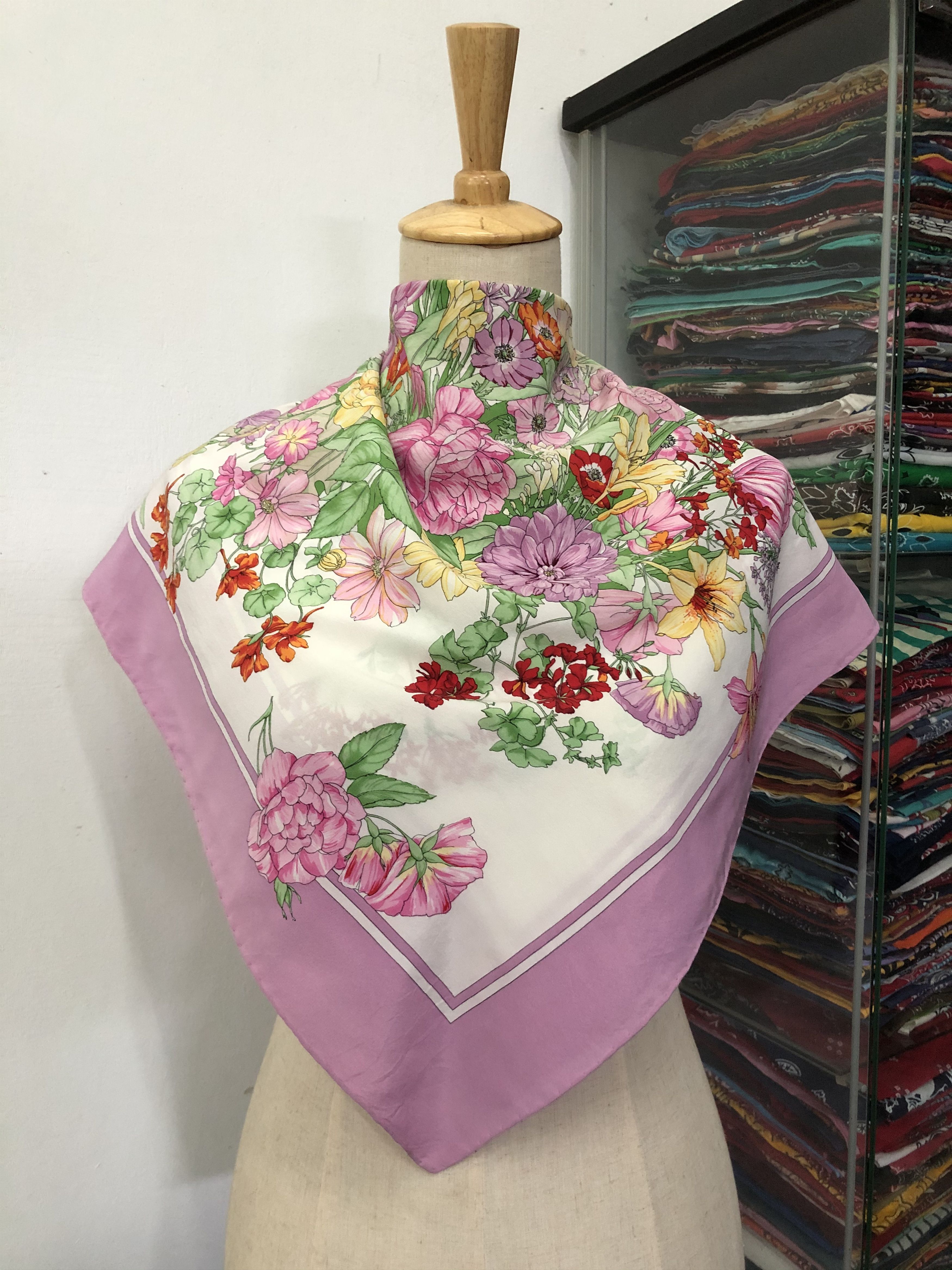 Vintage Vintage Silk Scarf Size ONE SIZE - 1 Thumbnail