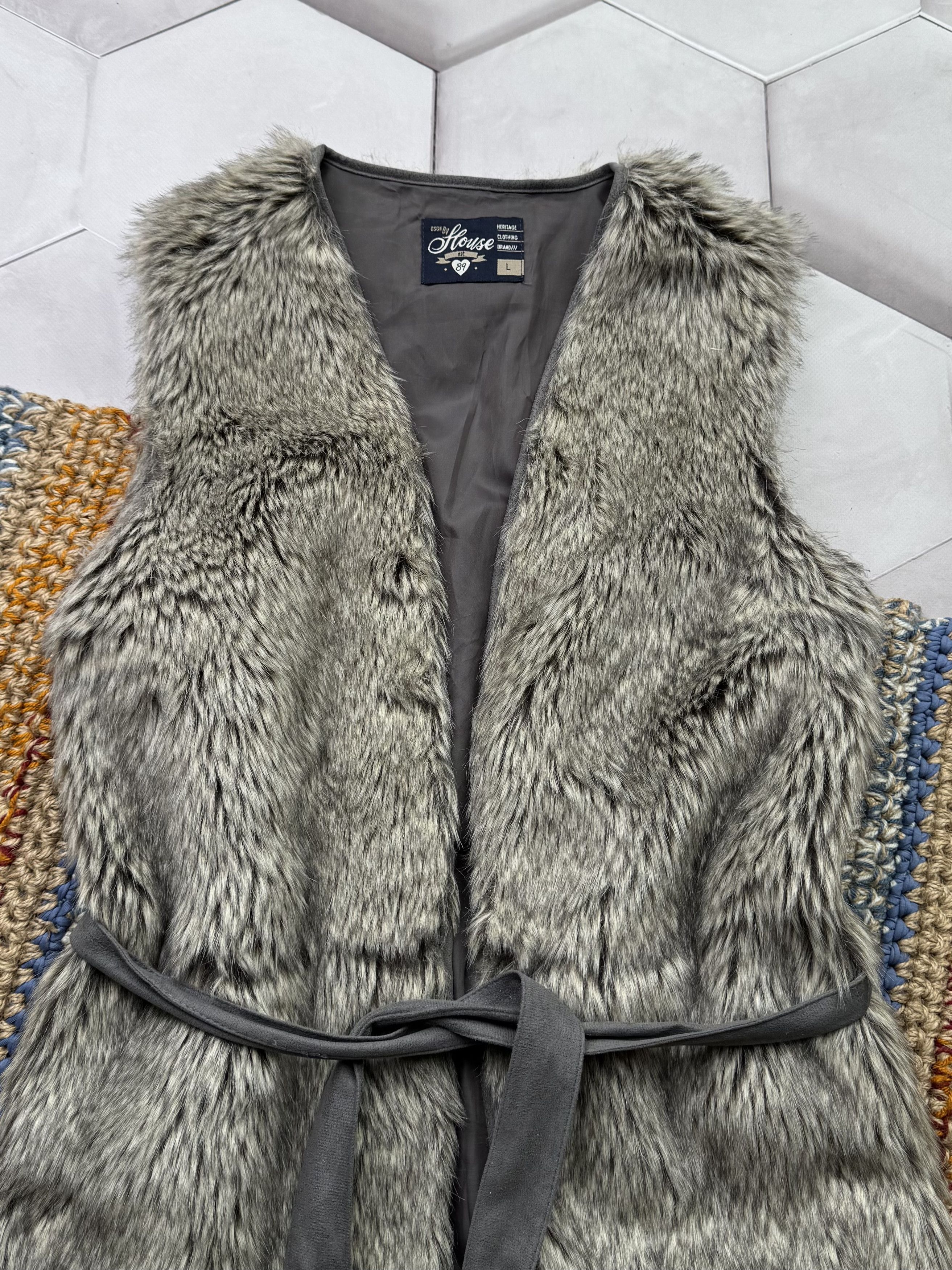 Japanese Brand Vintage Faux Fur Vest (E4) Size L / US 10 / IT 46 - 2 Thumbnail