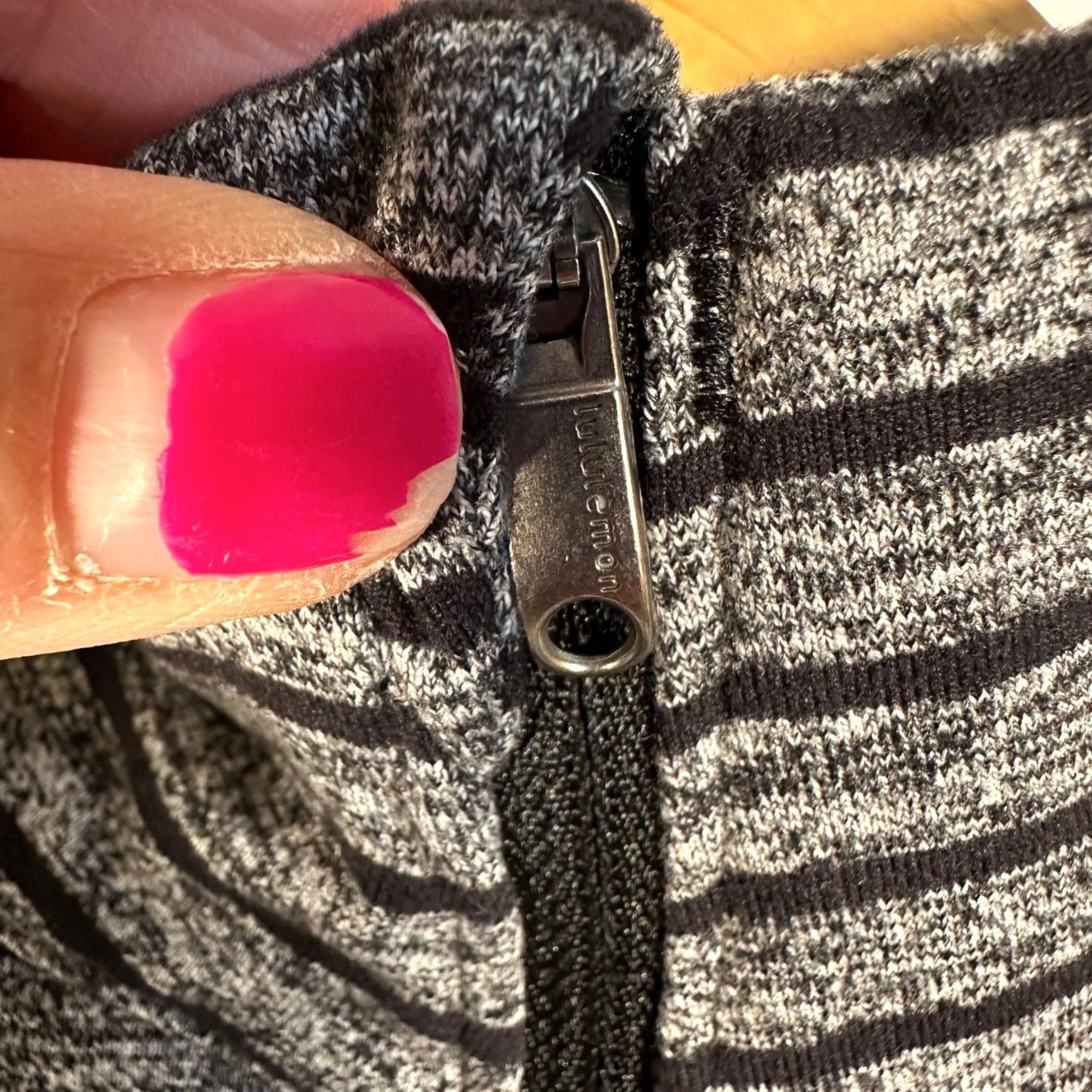 Lululemon Lululemon Mens Surge Warm Zip Pullover Grey Black Striped Size M Size US M / EU 48-50 / 2 - 3 Thumbnail