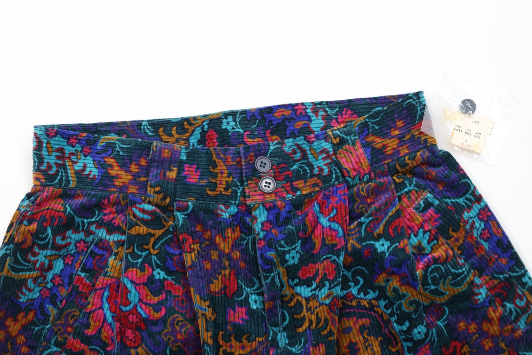 Vintage Deadstock Vintage 90s Streetwear Paisley Corduroy Shorts USA Size 30" / US 8 / IT 44 - 2 Thumbnail