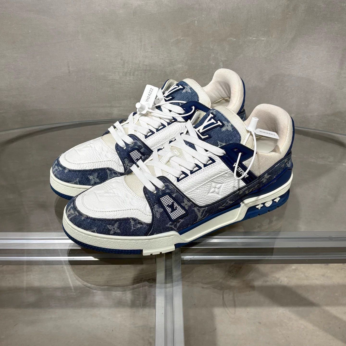 Louis Vuitton LV Trainer White Blue Denim UK9 / 43 Size US 10 / EU 43 - 2 Thumbnail