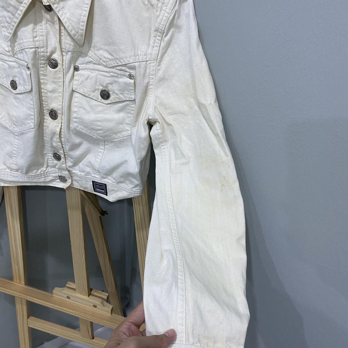 Versace Jeans Couture Vintage Versace Jeans Couture White Crop DenimTrucker Jacket Size S / US 4 / IT 40 - 11 Thumbnail