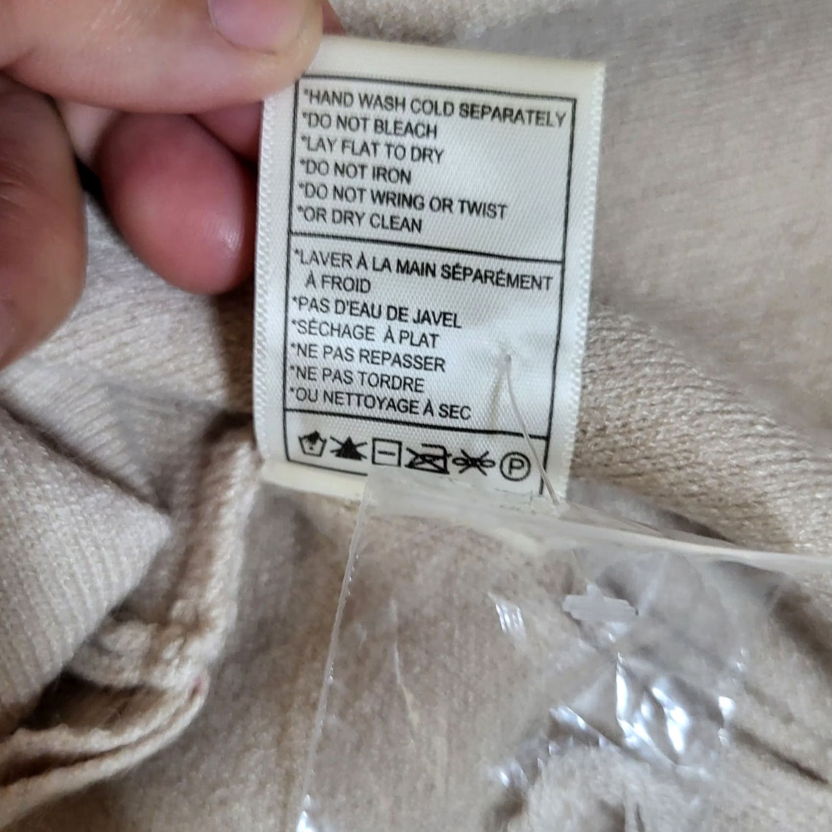 Vintage cupcakes and cashmere Vest Women's XS Ivory Knit Sleeveless V-Neck Regular Size XS Sleeveless Vest Womens Ivory Knit Size XS / US 0-2 / IT 36-38 - 7 Thumbnail