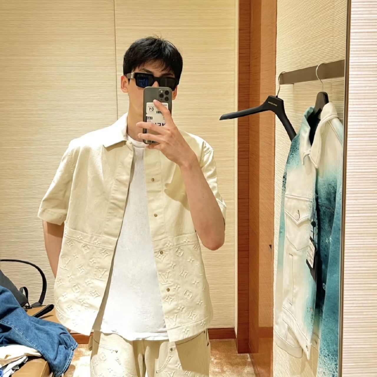 Louis Vuitton Louis Vuitton Oversized Shirt l Men Size US L / EU 52-54 / 3 - 1 Thumbnail