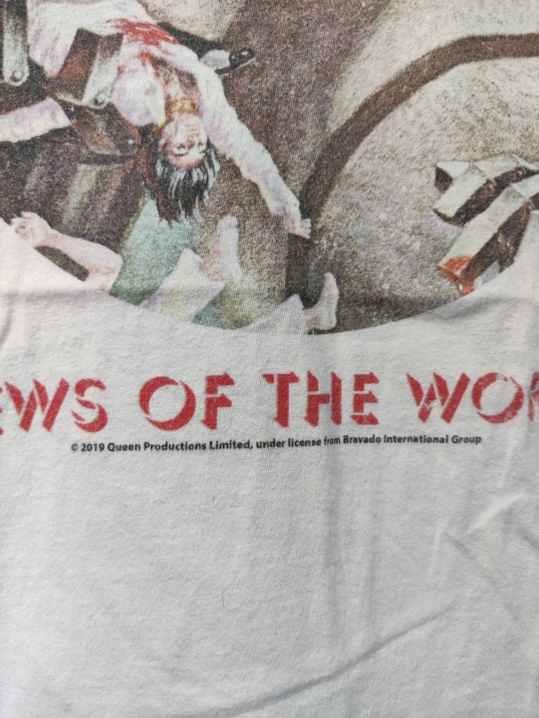 Band Tees Queen " News Of The World " Album Promo T-Shirt Size US L / EU 52-54 / 3 - 4 Thumbnail