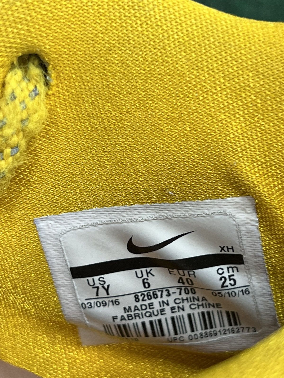 Nike 2016 Kyrie 2 School Bus Size US 7 / EU 40 - 7 Thumbnail