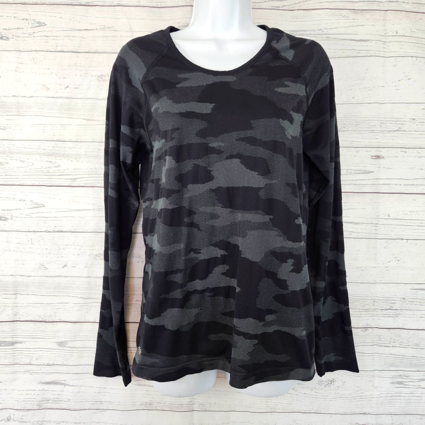 Athleta Athleta Womens Speedlight Camo Top L Black Long Sleeve Shirt Pullover Activewear Modern Basic Size L / US 10 / IT 46 - 2 Thumbnail