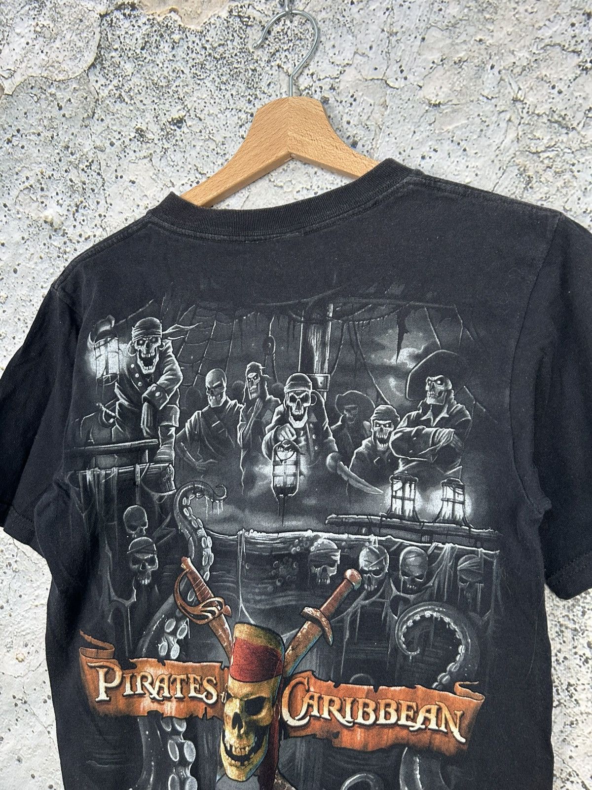 Disney Vintage Disney Pirates Of The Caribbean Movie Graphic Tee Size US S / EU 44-46 / 1 - 2 Thumbnail