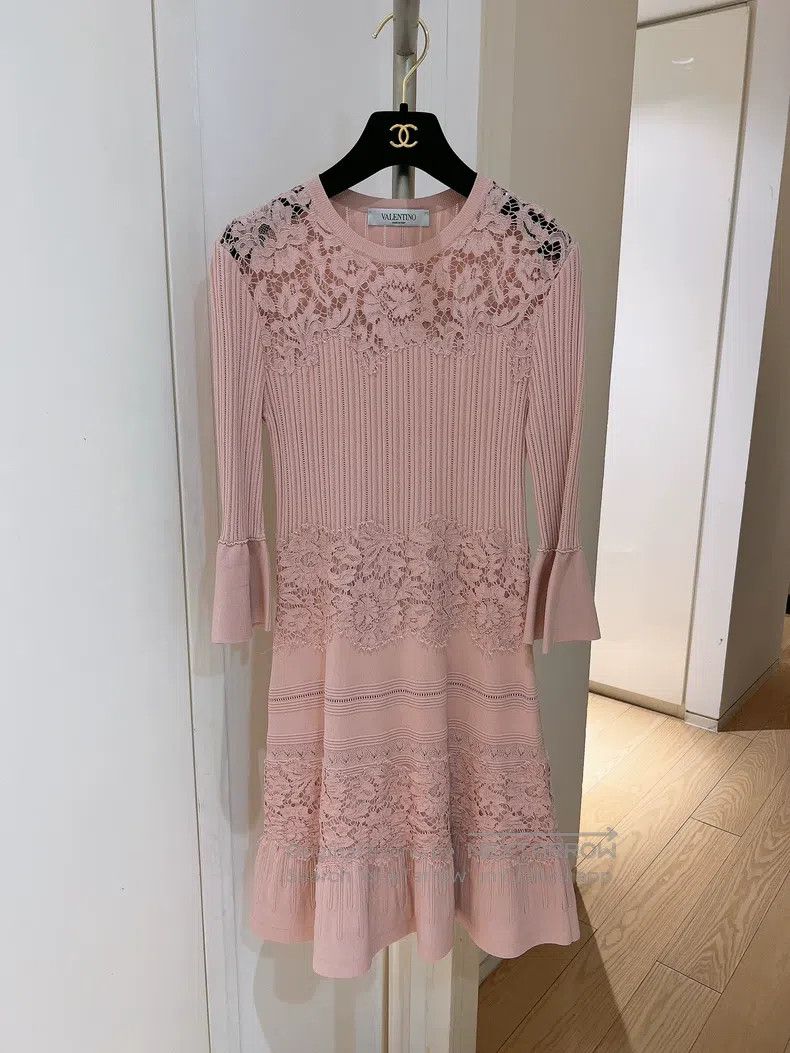 Valentino Valentino Lace patchwork knitted dress Size M / US 6-8 / IT 42-44 - 1 Thumbnail