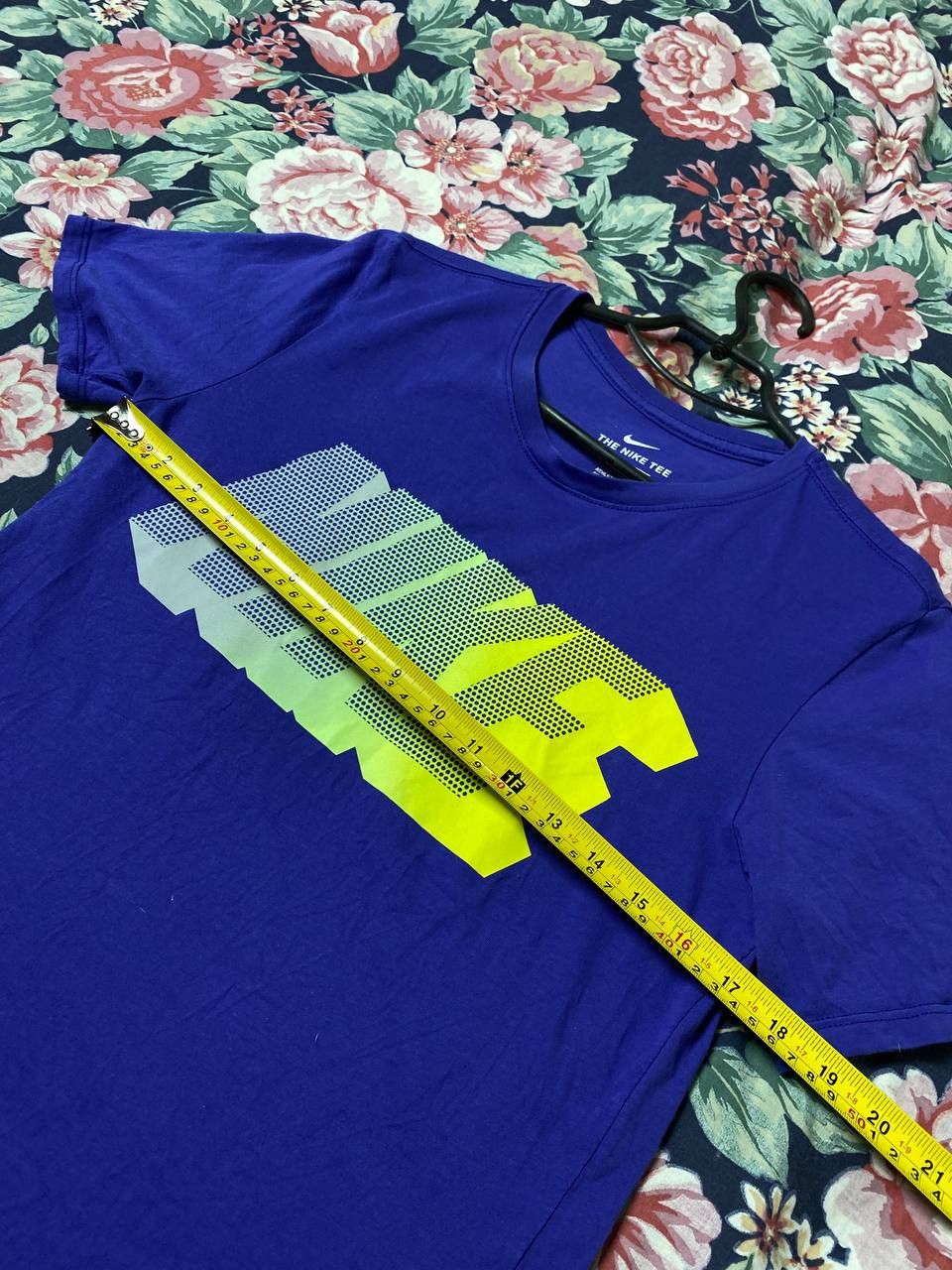 Nike × Vintage Vintage Nike streetwear center logo tee hype tee Size US S / EU 44-46 / 1 - 12 Thumbnail