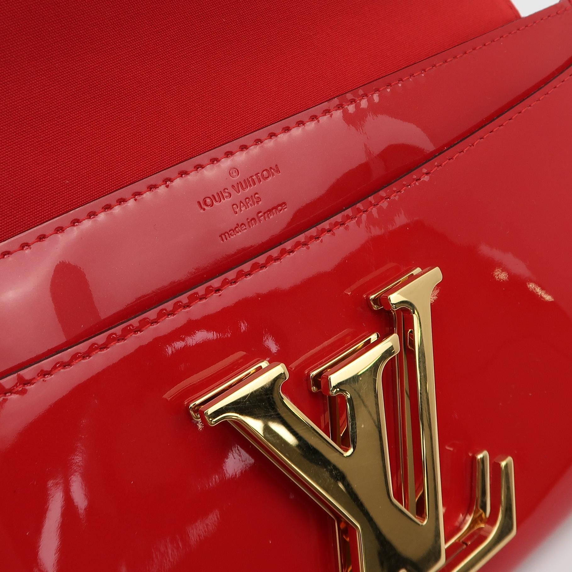 Louis Vuitton Louis Vuitton (LV) Louise Ew patent leather solid LV logo c Size ONE SIZE - 1 Thumbnail