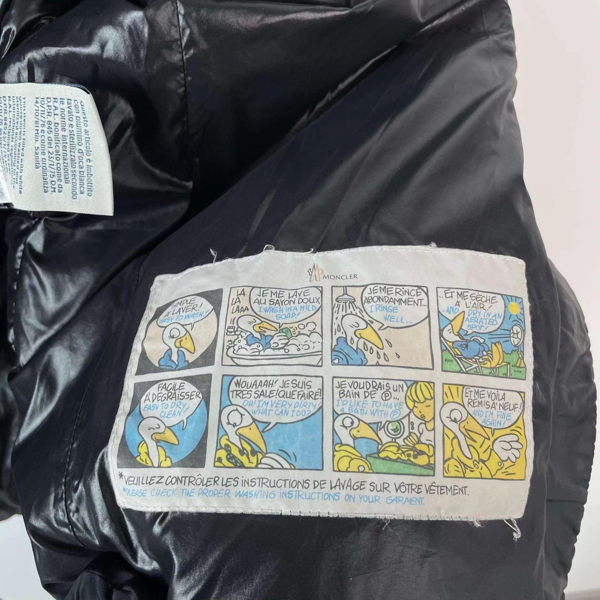 Moncler Moncler Women's Short Puffer Jacket Size 2 Black 2020 Size XS / US 0-2 / IT 36-38 - 4 Thumbnail
