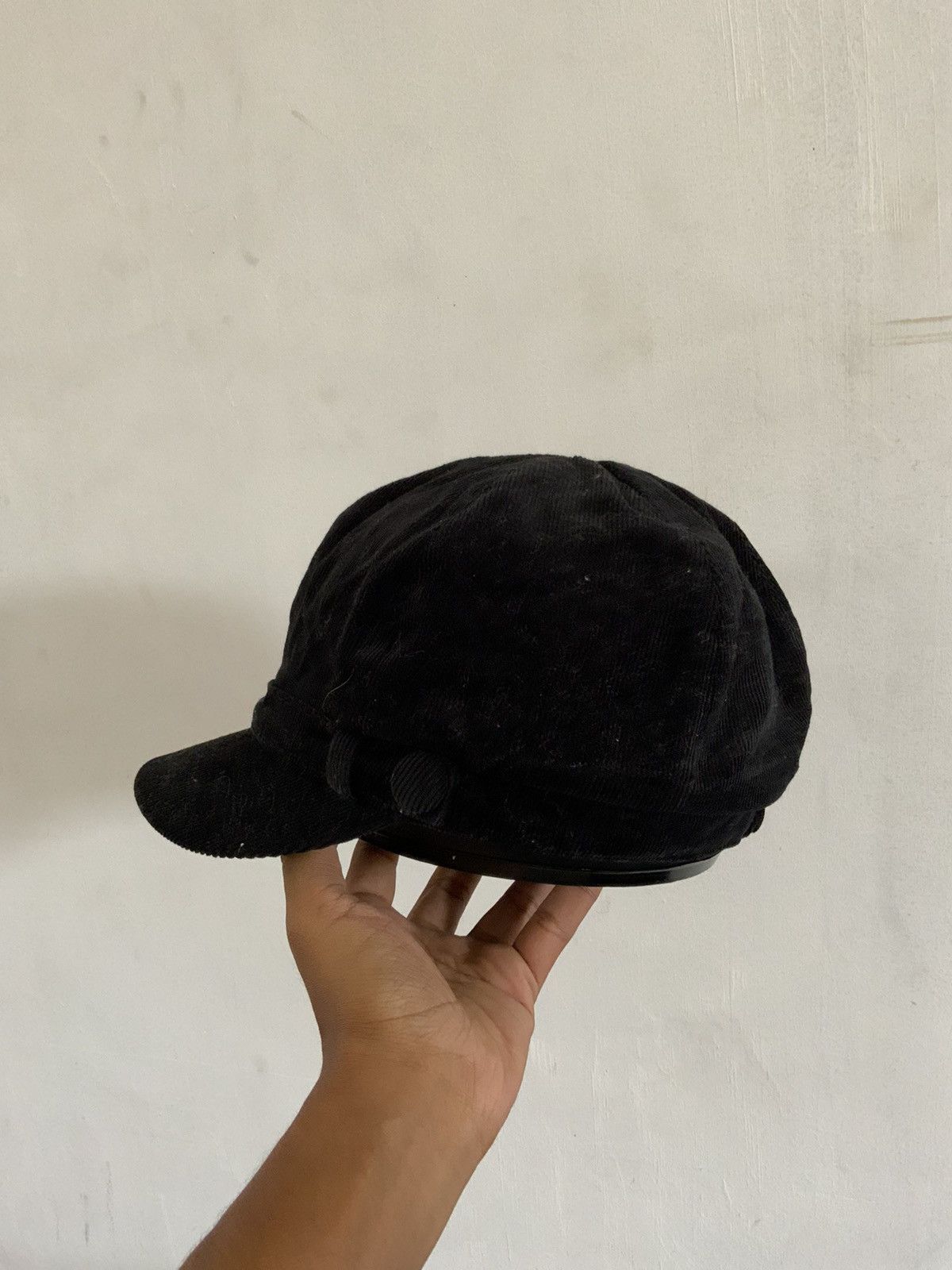 Uniqlo Corduroi Black Uniqlo Newsboy Hat Size ONE SIZE - 2 Thumbnail