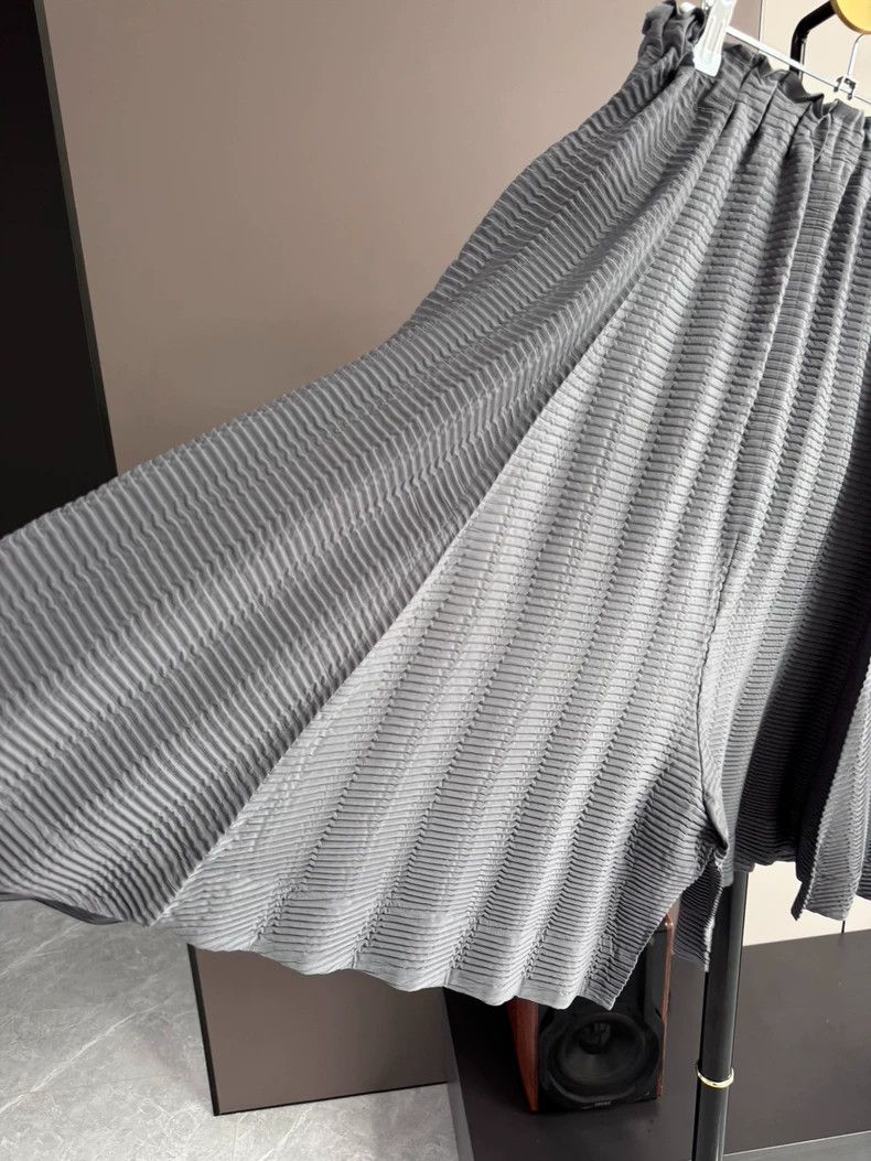 Issey Miyake Issey Miyake size:2 Grey pleated pants Size 42" / US 20 - 2 Thumbnail