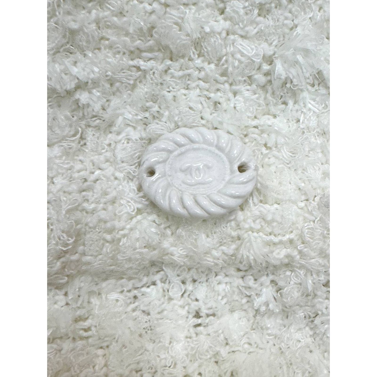 Chanel Chanel Tweed Ivory Mini Skirt Sz.40 Size 28" / US 6 / IT 42 - 7 Thumbnail