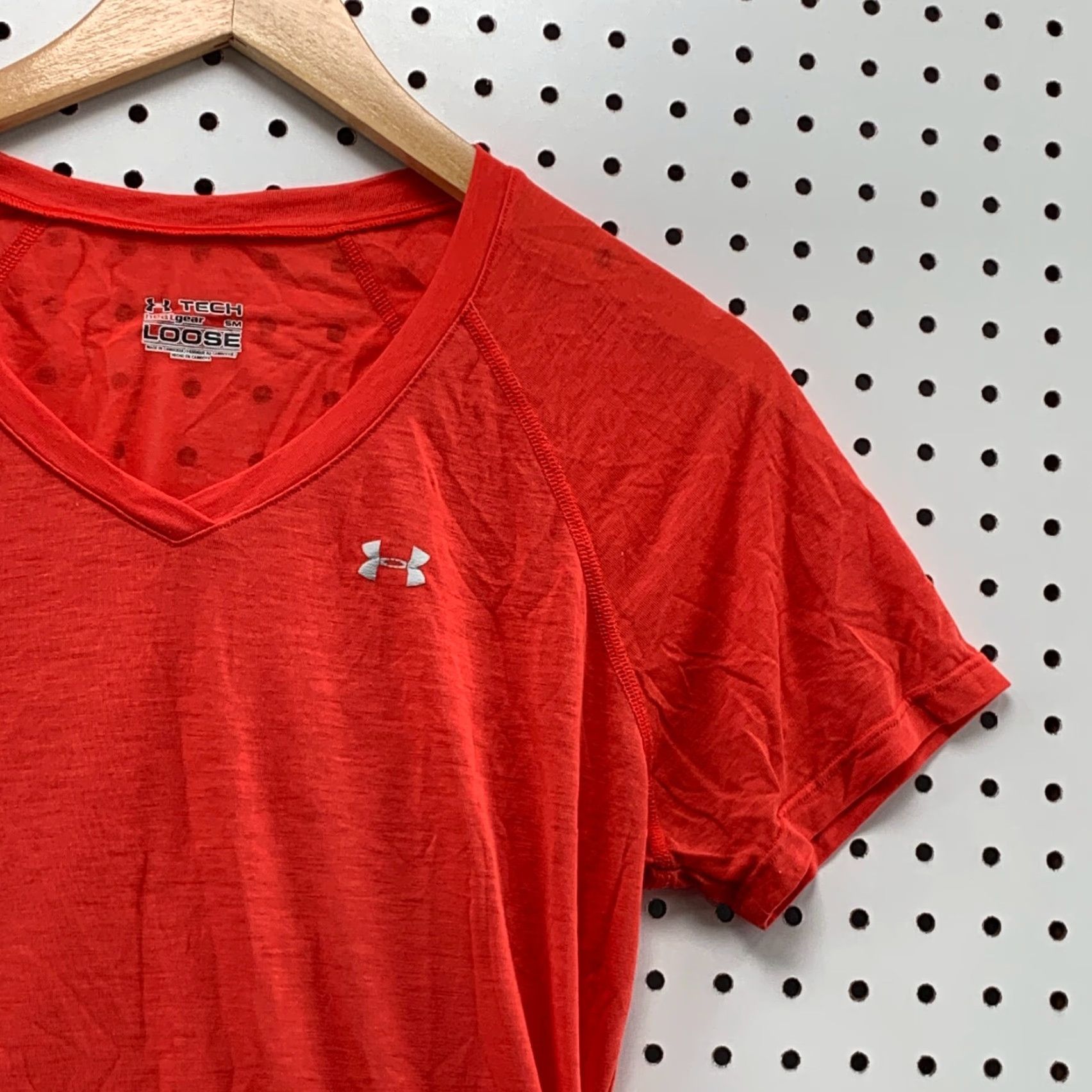 Under Armour Under Armour HeatGear Orange V-Neck T-Shirt Women Small Short Sleeve Activewear Size S / US 4 / IT 40 - 3 Thumbnail