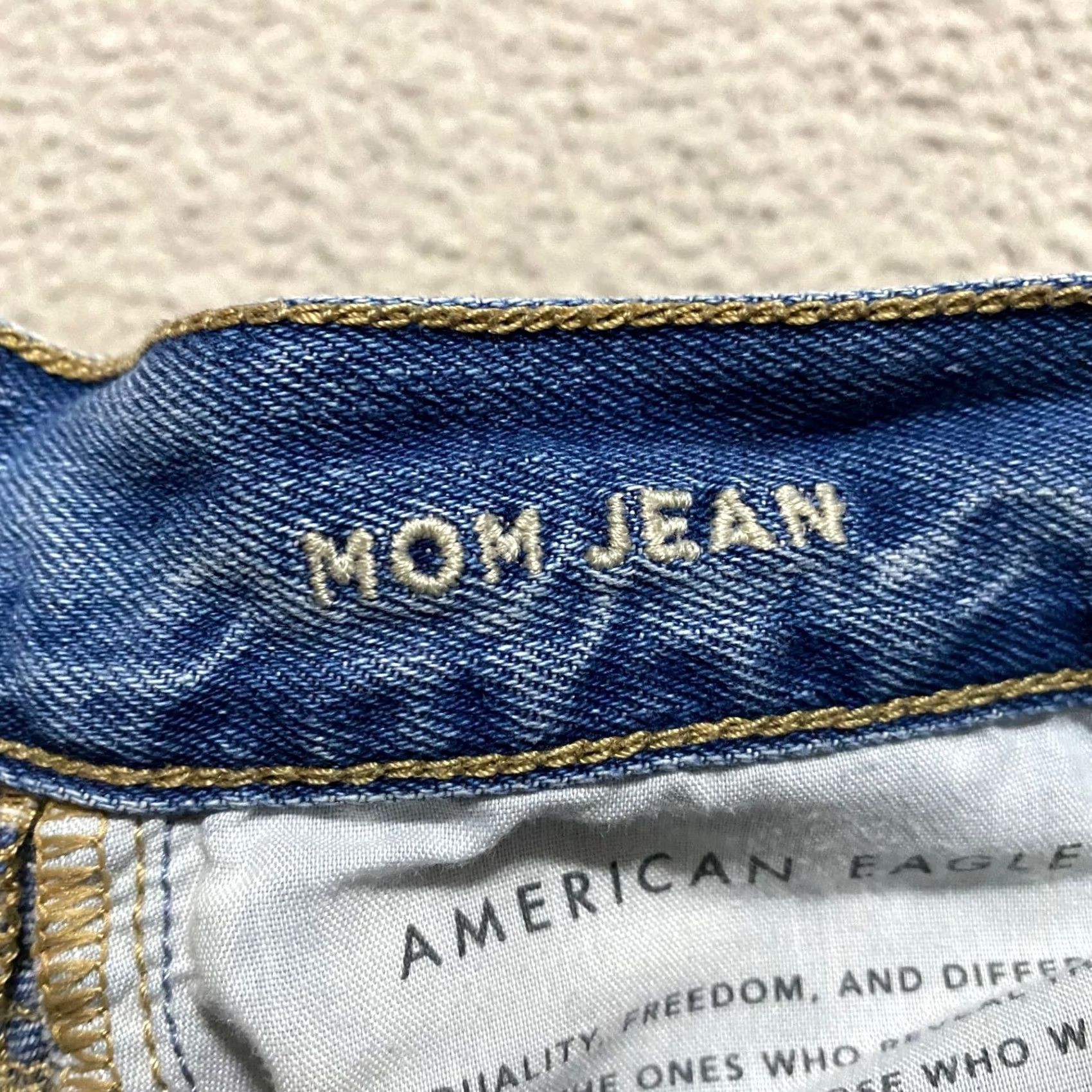 American Eagle Outfitters American Eagle Outfitters Jeans Women 0P Blue Denim Distressed High Rise Mom Regular 5-Pocket Design XS? Size 25" / US 0 / IT 36 - 4 Thumbnail