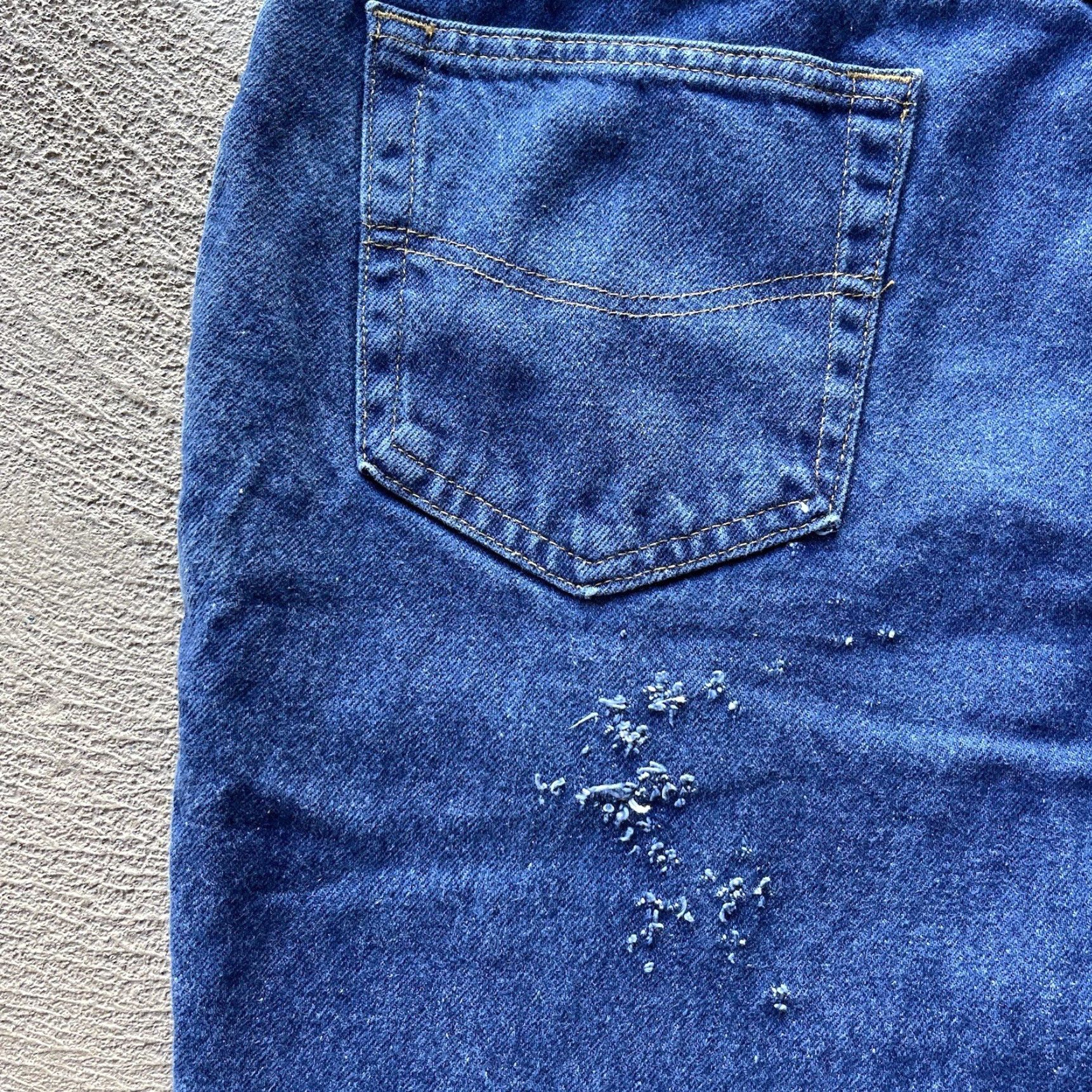 Carhartt VINTAGE Carhartt Bermuda Shorts Denim 36 Mens Relaxed Fit Blue 10" Inseam 90s Hip Hop Workwear Baggy Cut Off Jeans Baggy Y2K Size US 36 / EU 52 - 3 Thumbnail