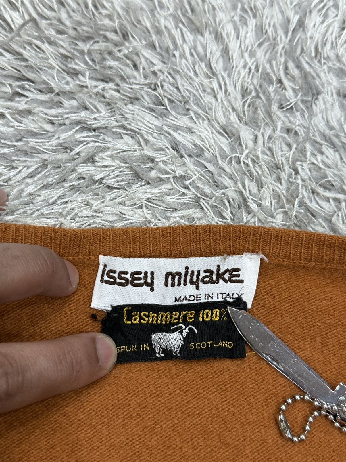 Issey Miyake ISSEY MIYAKE FLORAL APPLIQUÉS CROP CASHMERE SWEATER Size XXS / US 00 / IT 34 - 11 Thumbnail